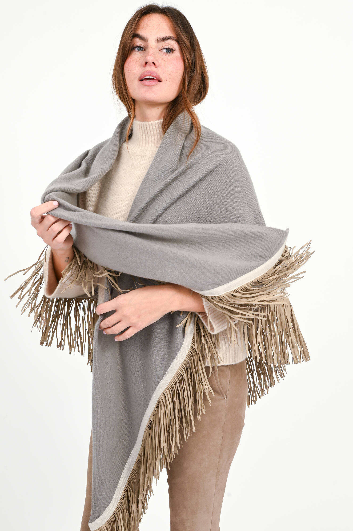 Woll-Cashmere-Poncho mit kontrast Fransen in Wood
