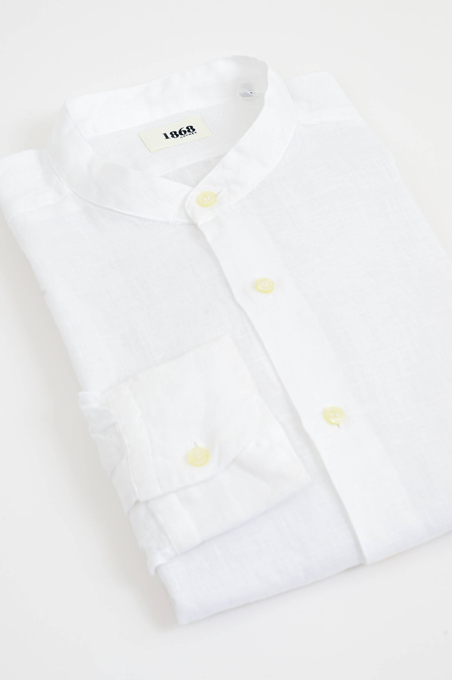 Leinenhemd mit Stehkragen in Weiß Leinenhemd mit Stehkragen in Weiß
