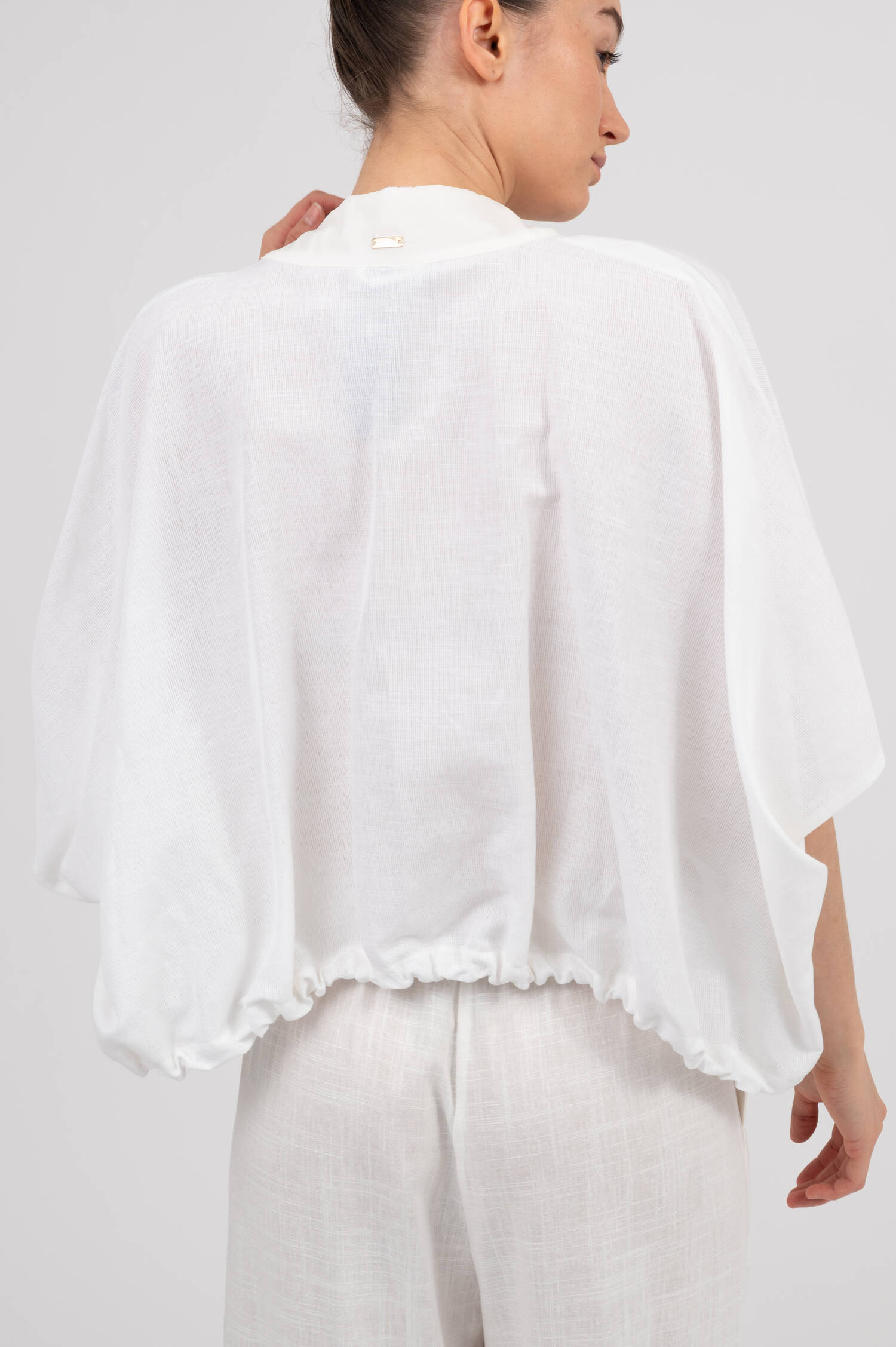 Ponchomantel aus Seiden-Leinenmix in Weiß Ponchomantel aus Seiden-Leinenmix in Weiß