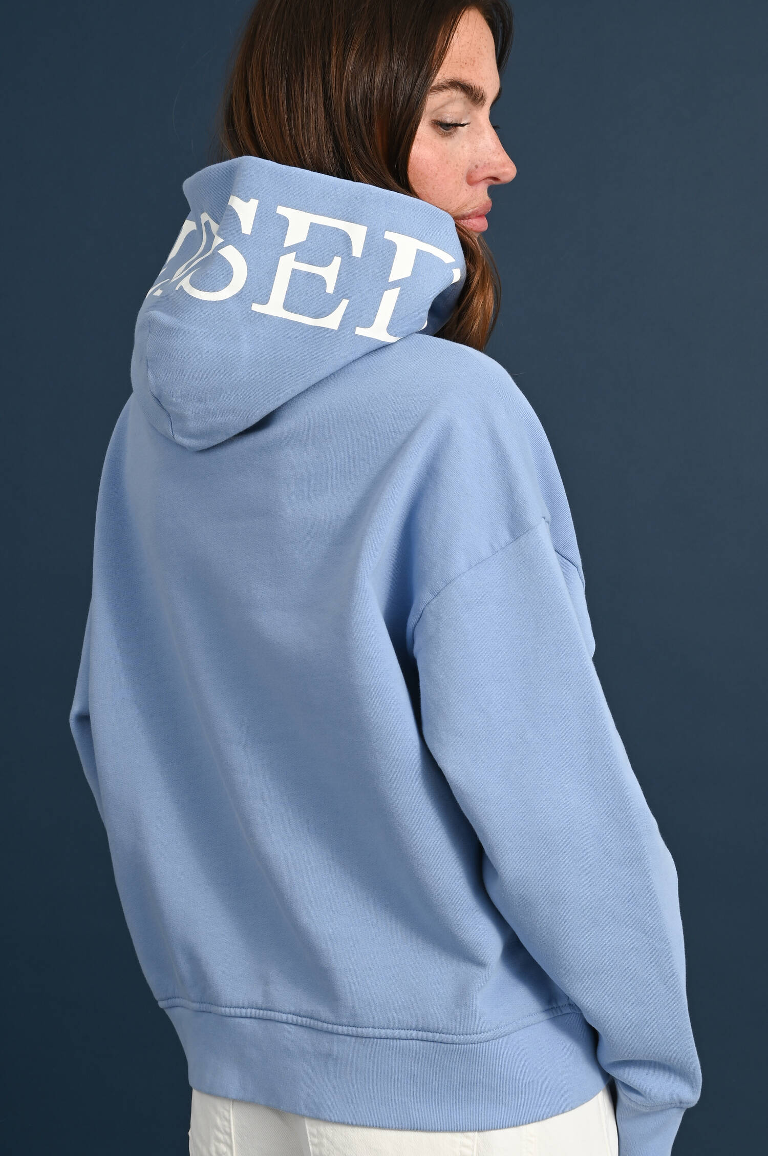 Kapuzenpullover mit Eingrifftaschen in Hellblau