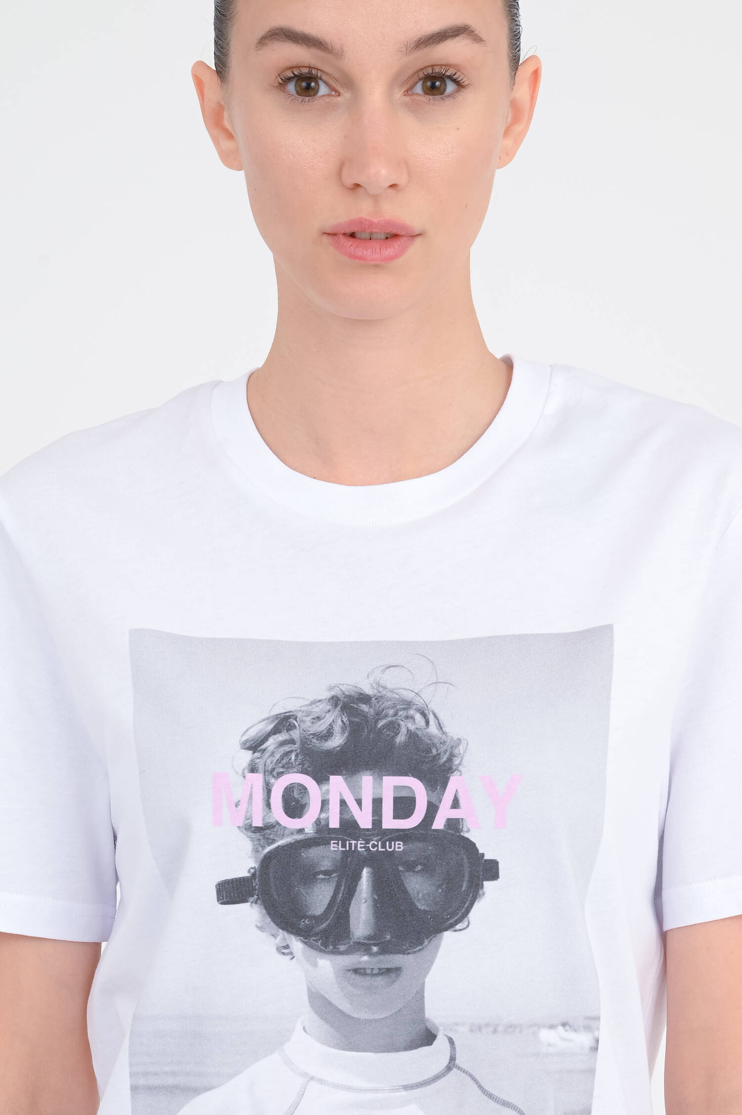 T-Shirt MONDAY mit Schriftzug in Weiß T-Shirt MONDAY mit Schriftzug in Weiß