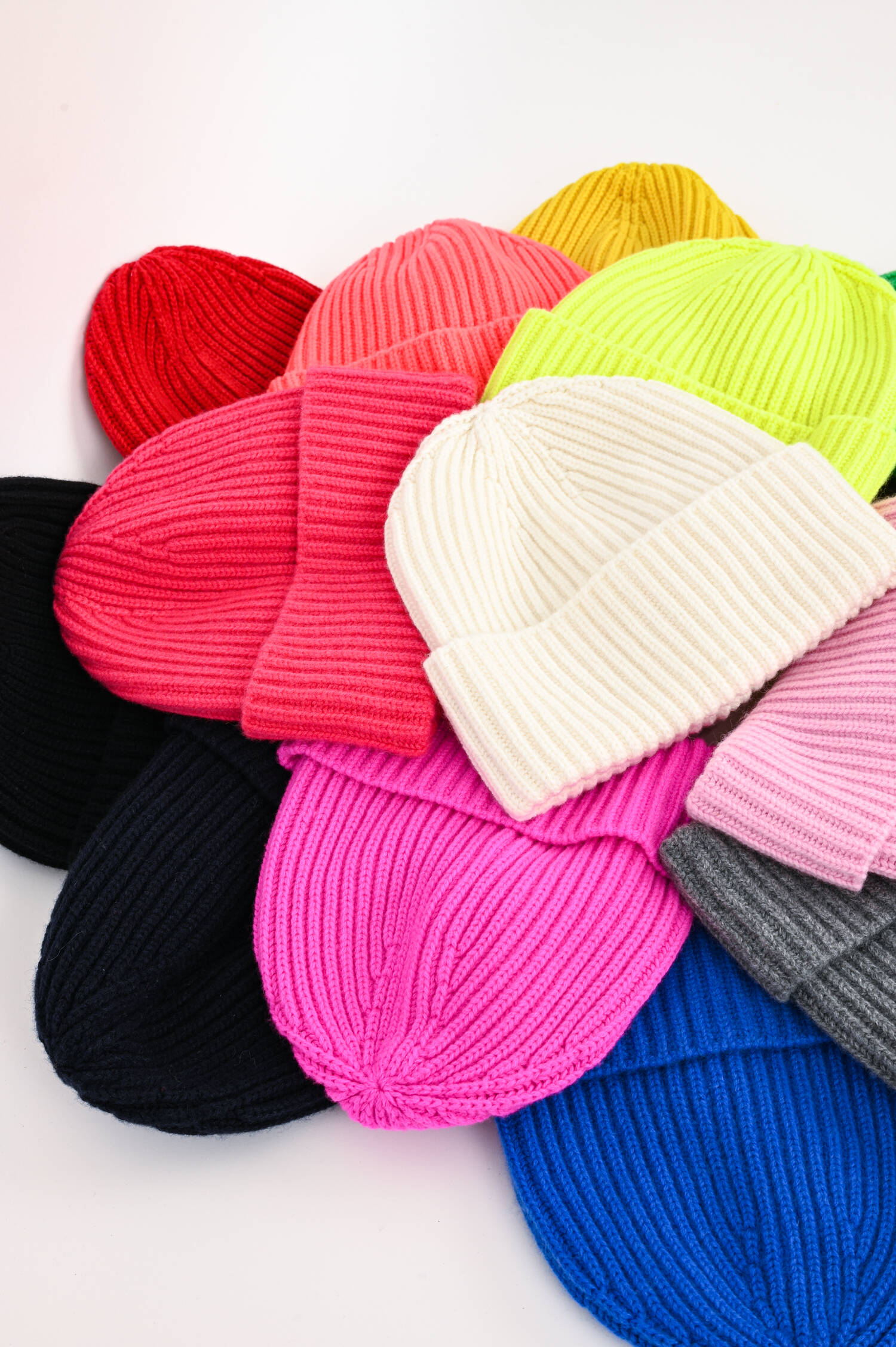 Midi-Mütze BARI aus Cashmere in Schwarz