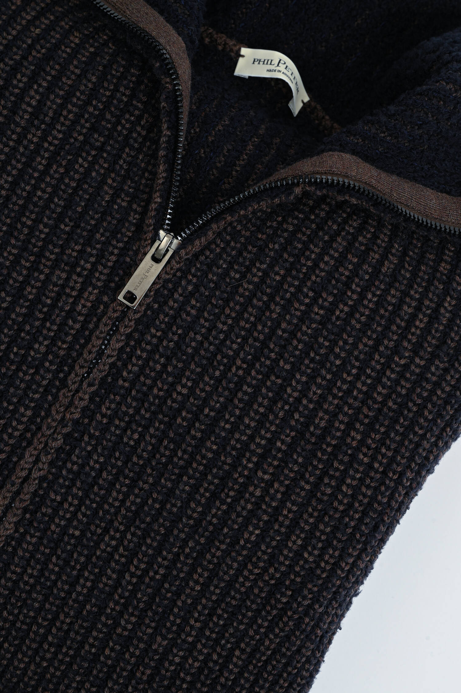 Strickweste aus Wolle in Navy/Braun