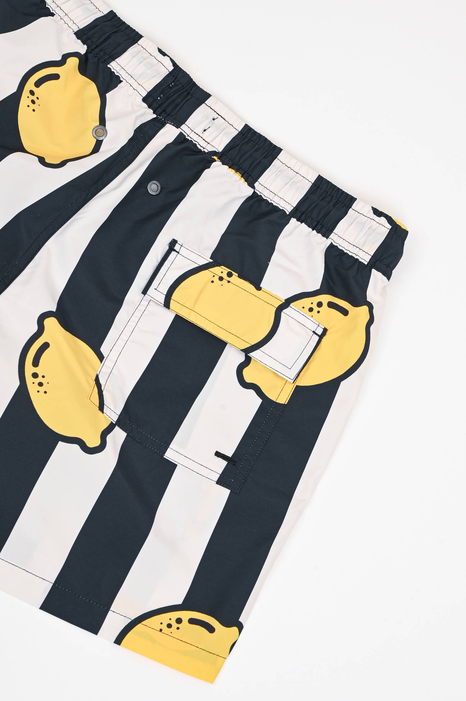 Gestreifte Badehose mit Zitronen in Schwarz/Weiß