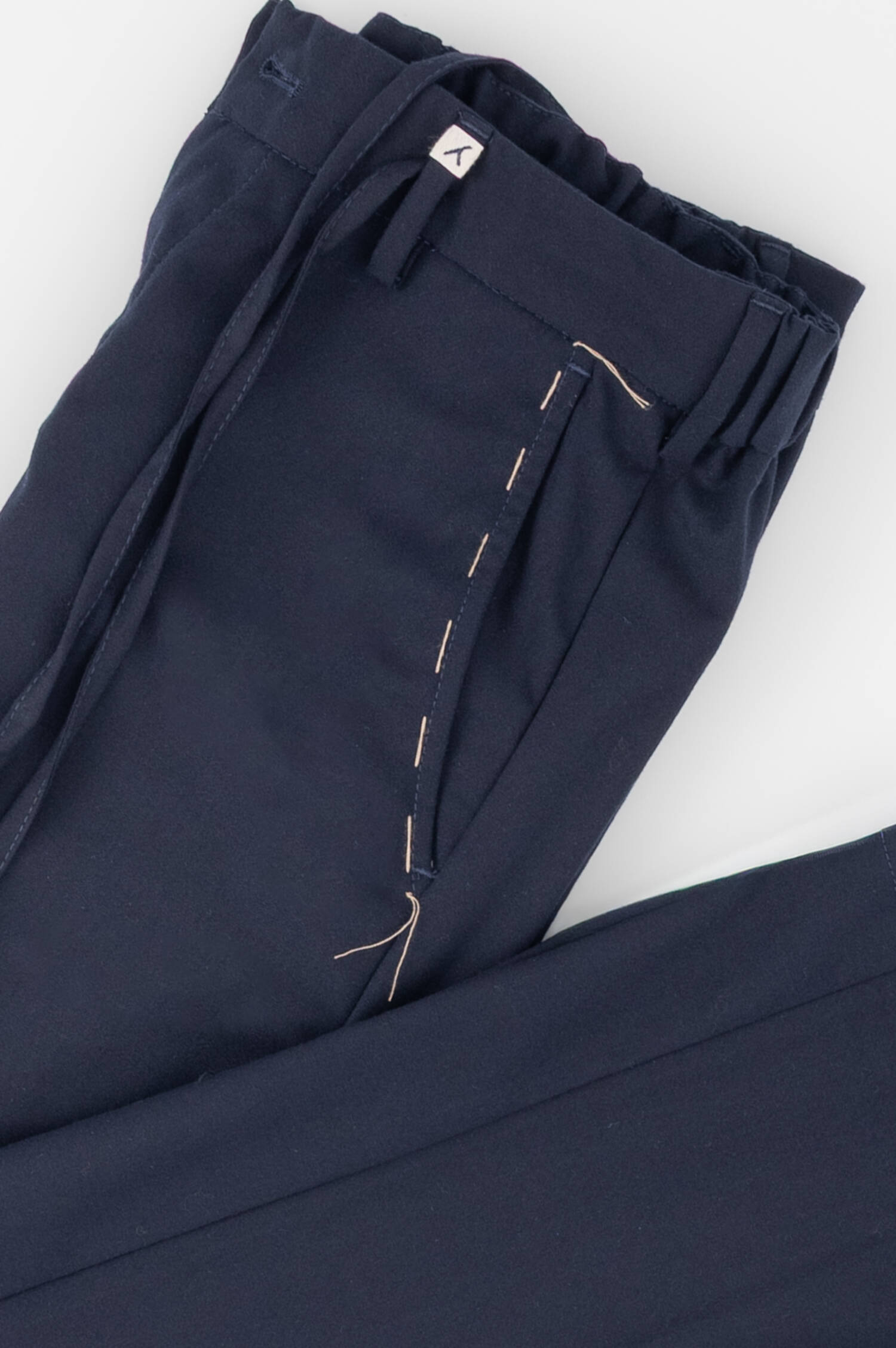 Chinohose mit verstellbarem Kordelzug in Navy Chinohose mit verstellbarem Kordelzug in Navy