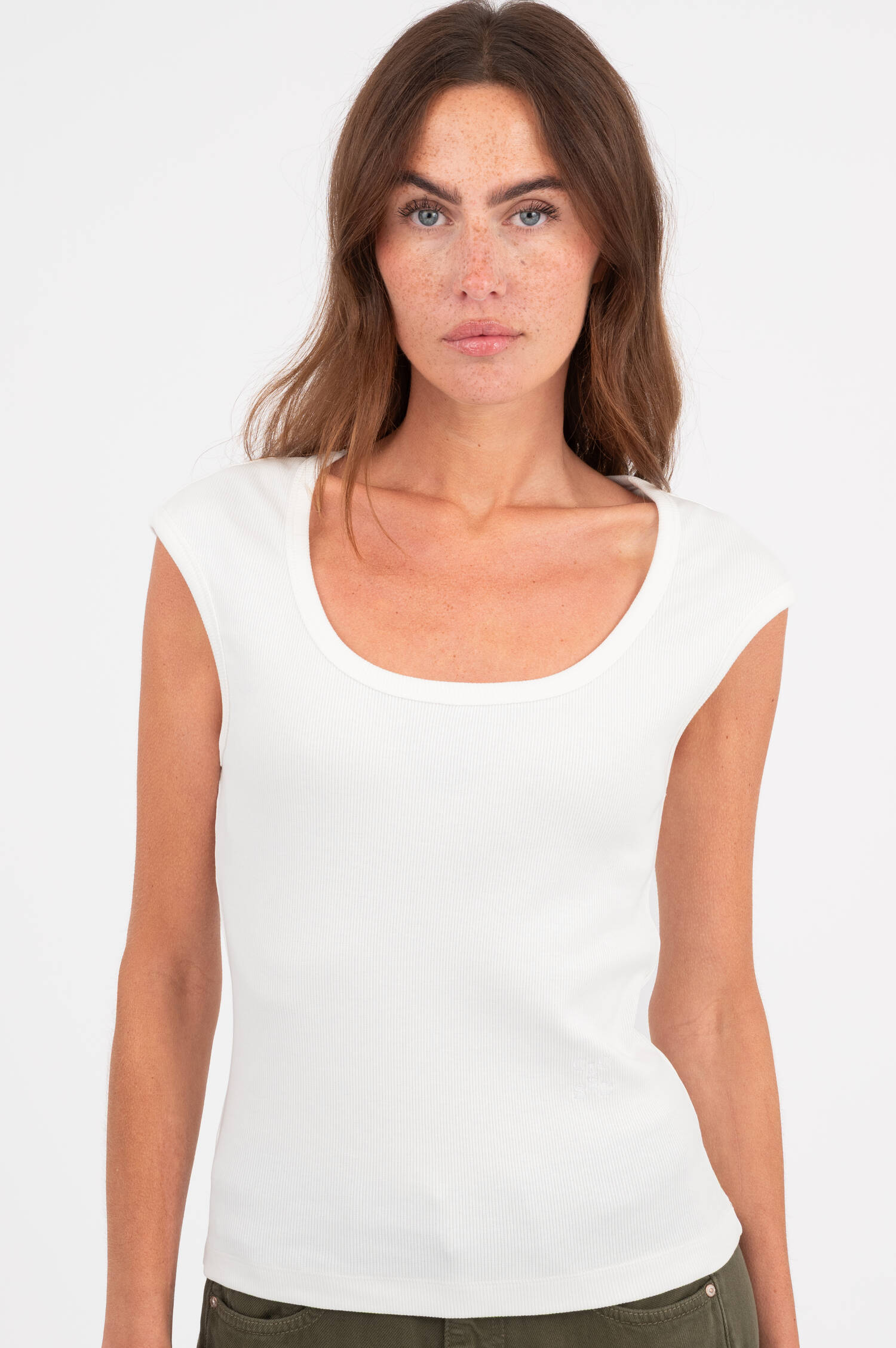 Geripptes Top mit Stretchanteil in Ivory
