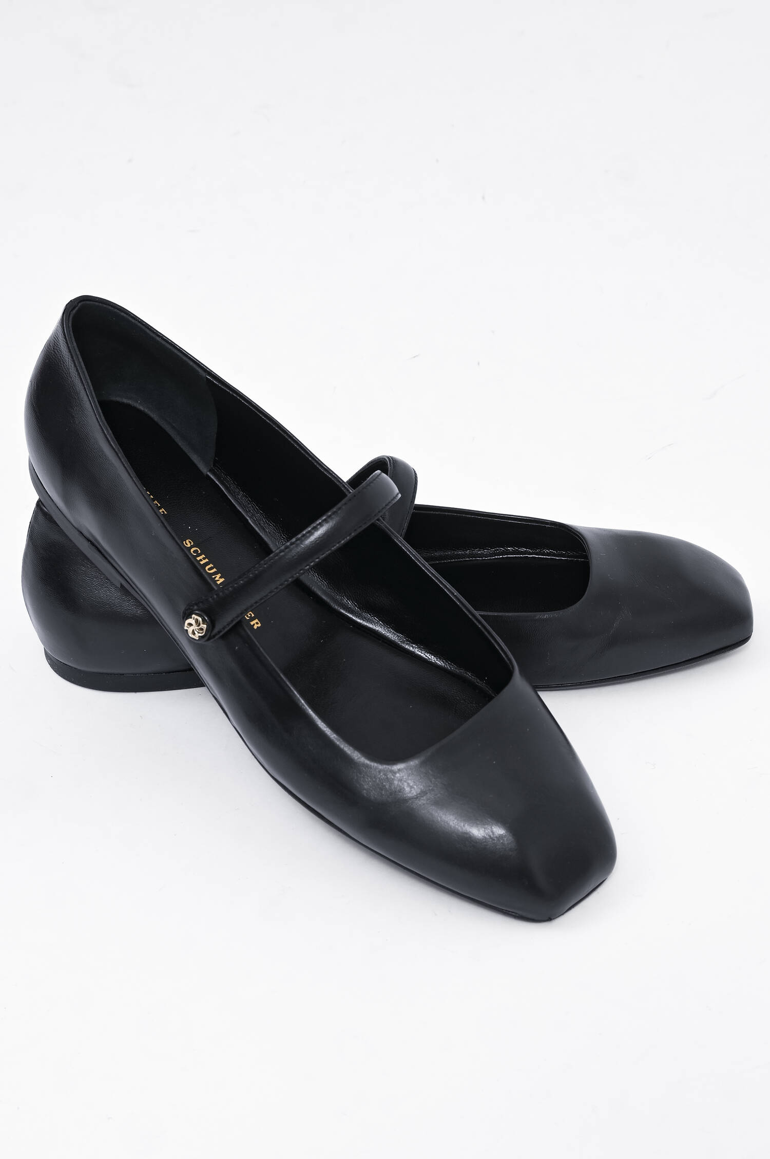 Ballerina aus Leder mit Riemen in Pure Black
