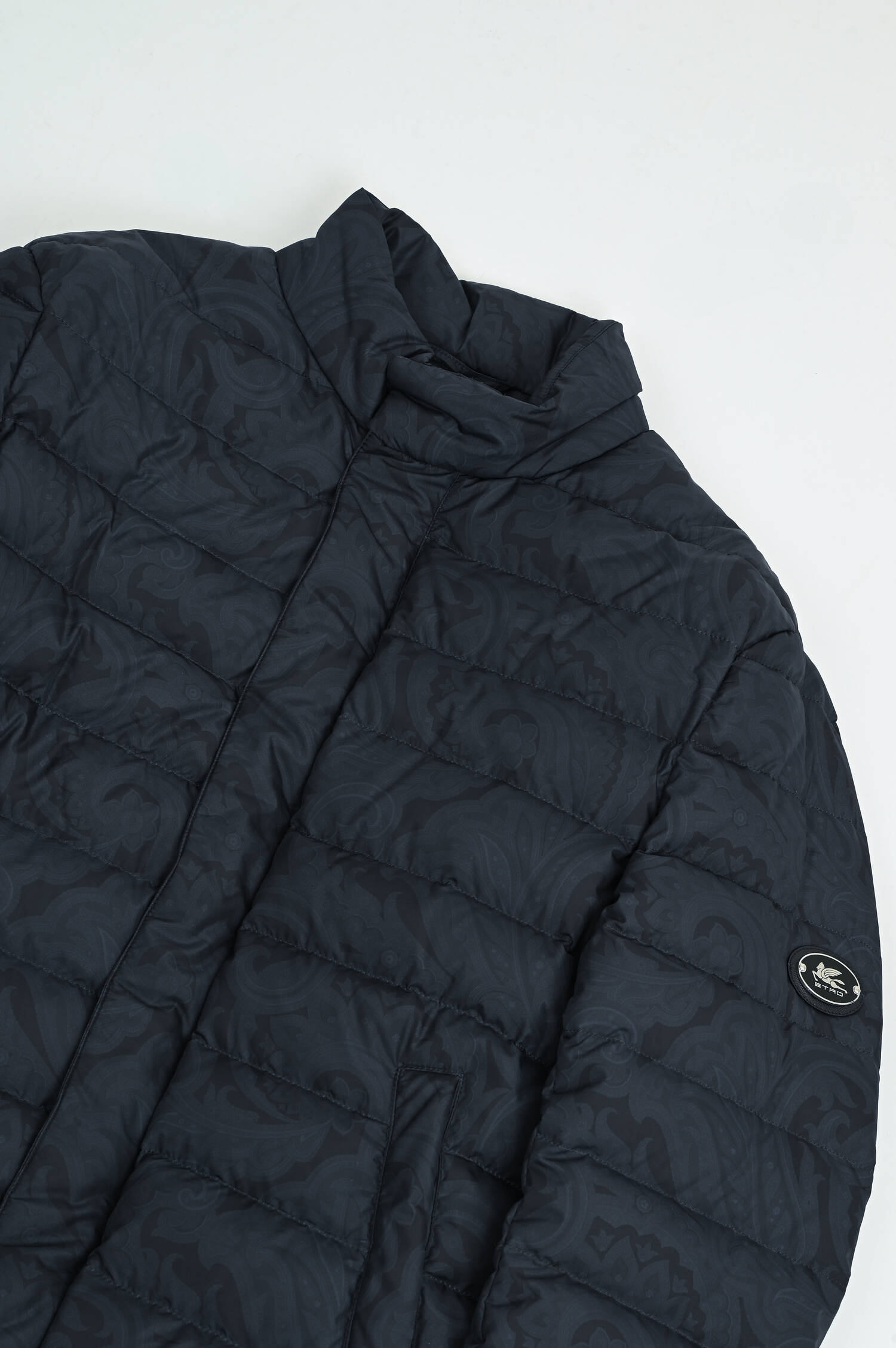 Gemusterte Daunenjacke in Midnight