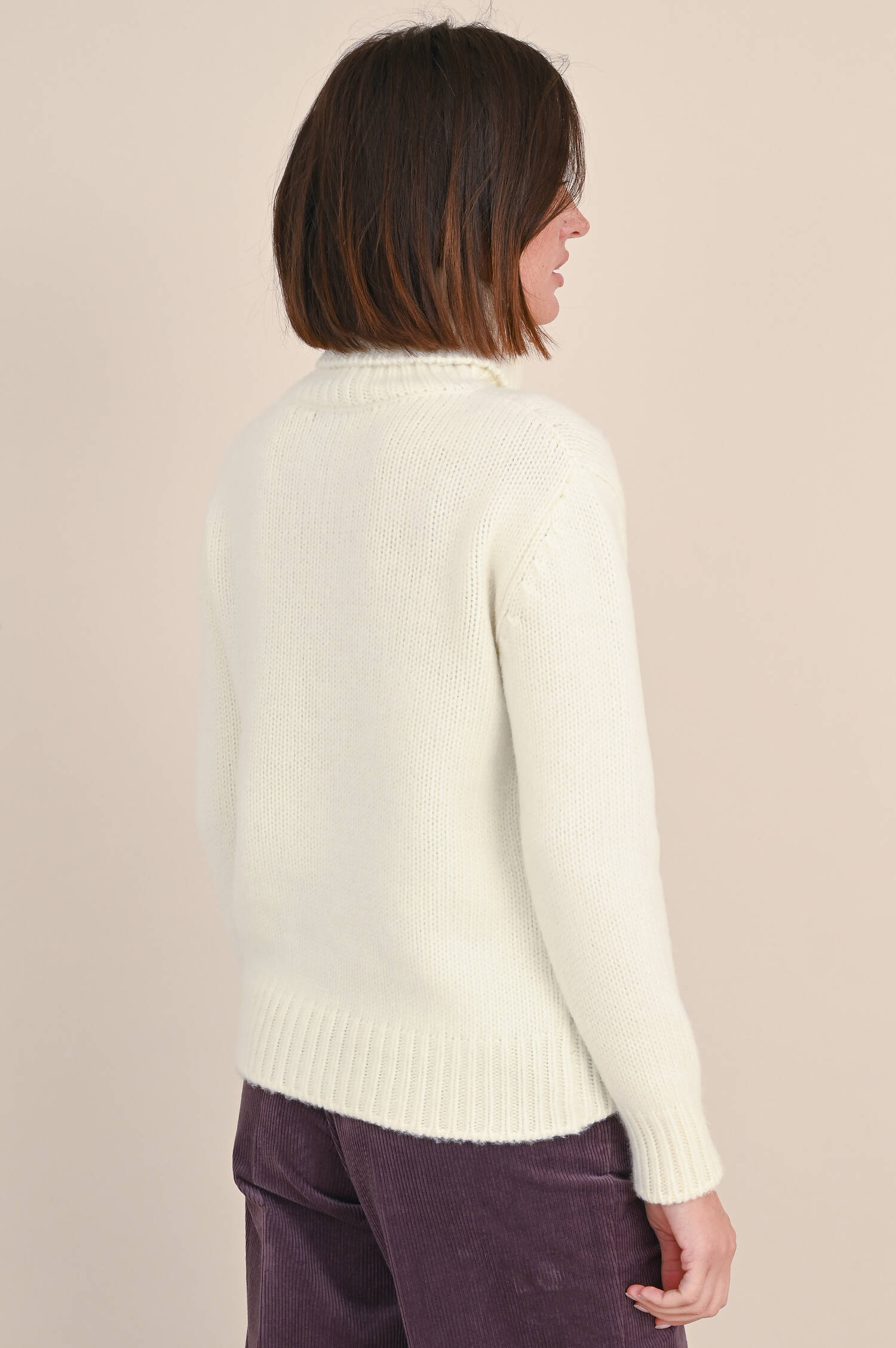 Rollkragenpullover mit Logo aus Wolle in Natur