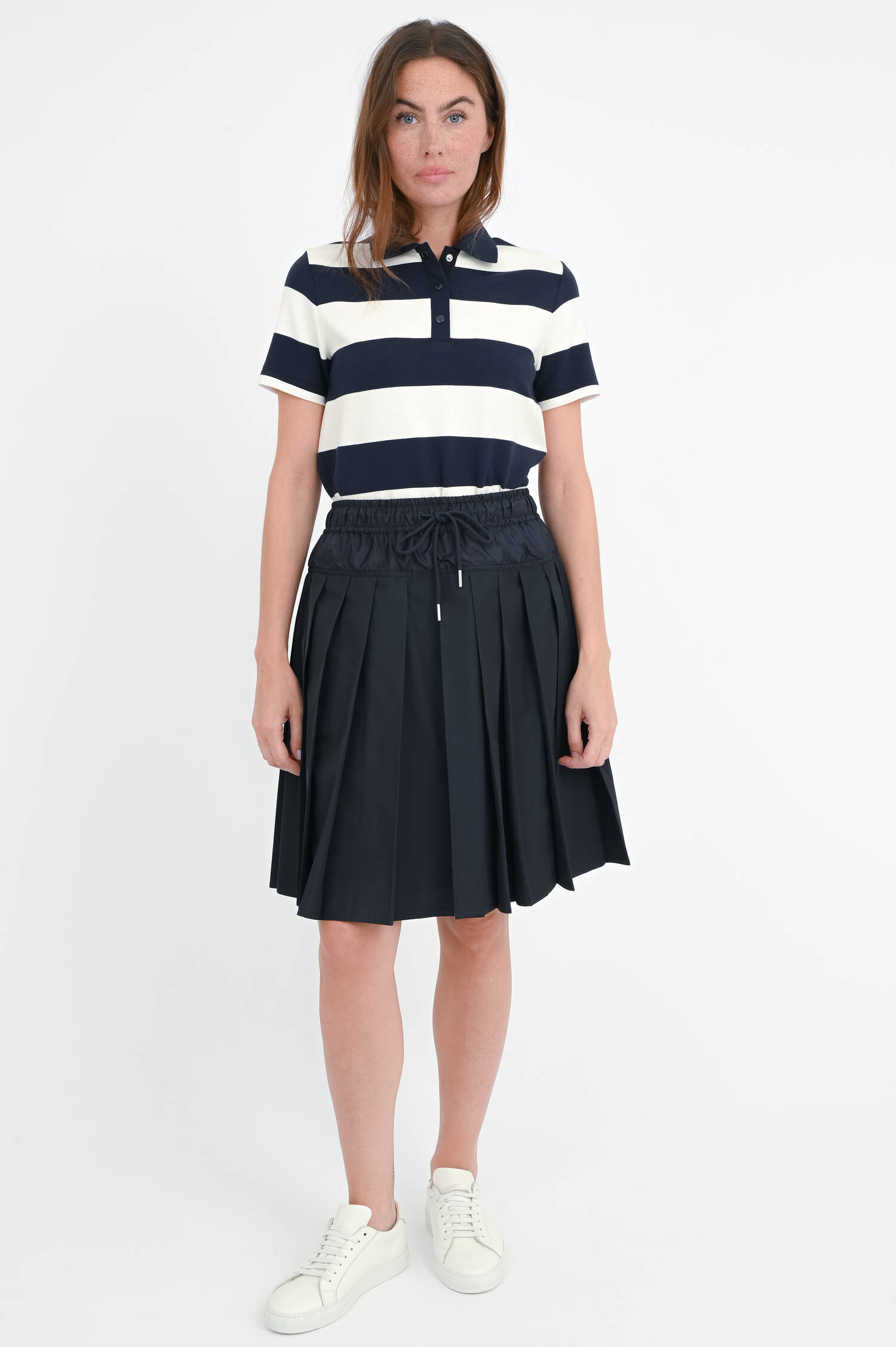 Faltenrock in Marine