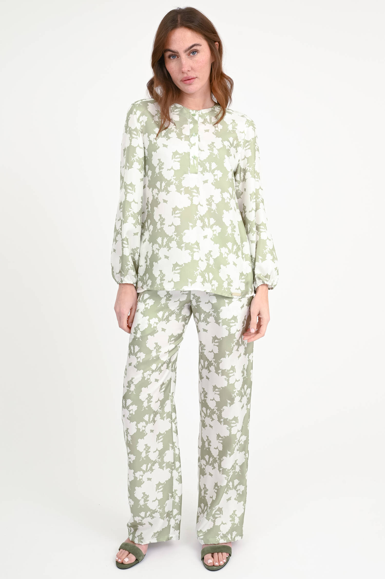 Bluse mit Blumenmuster in Eucalyptus