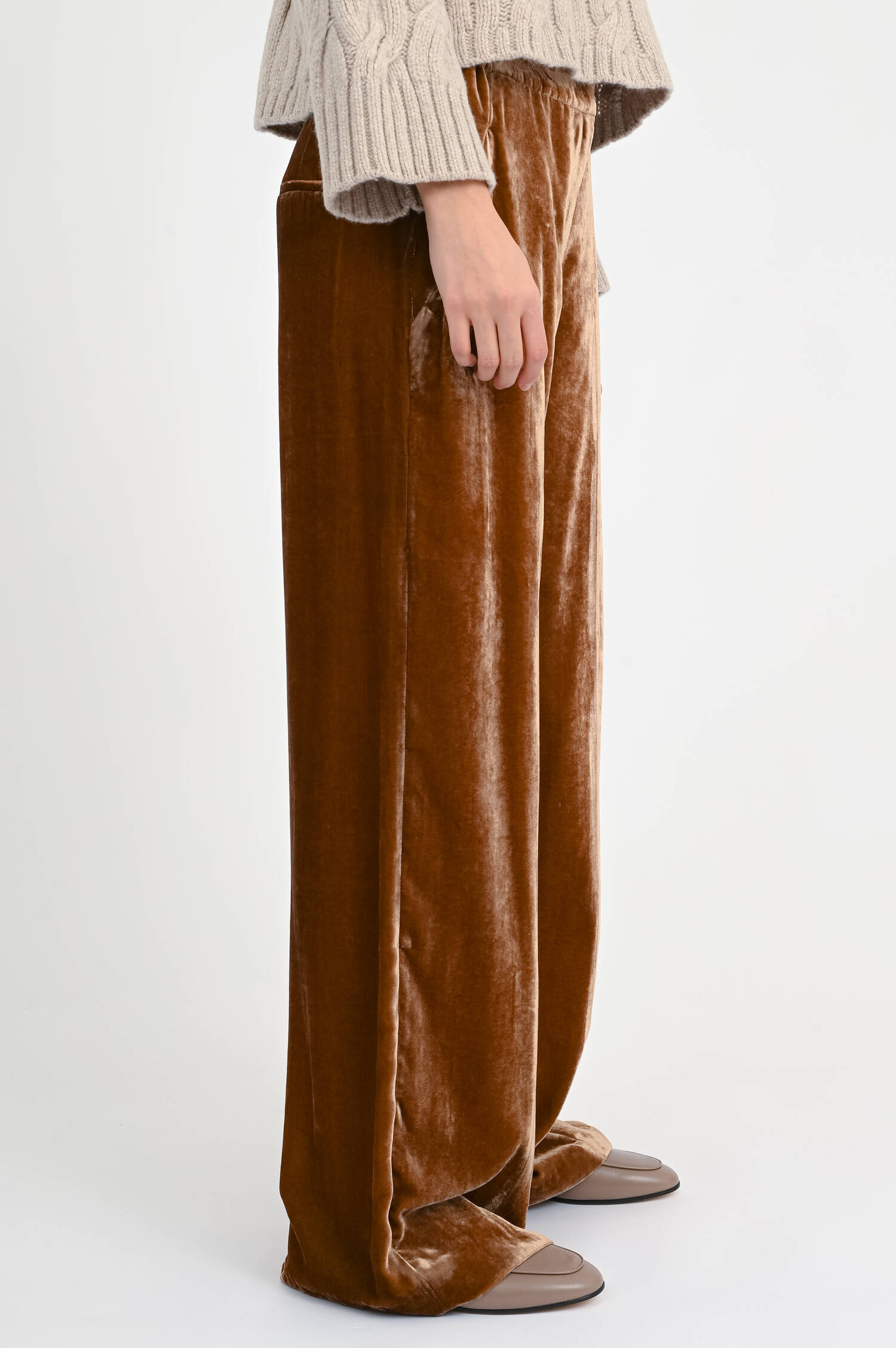 Samthose in Hazelnut