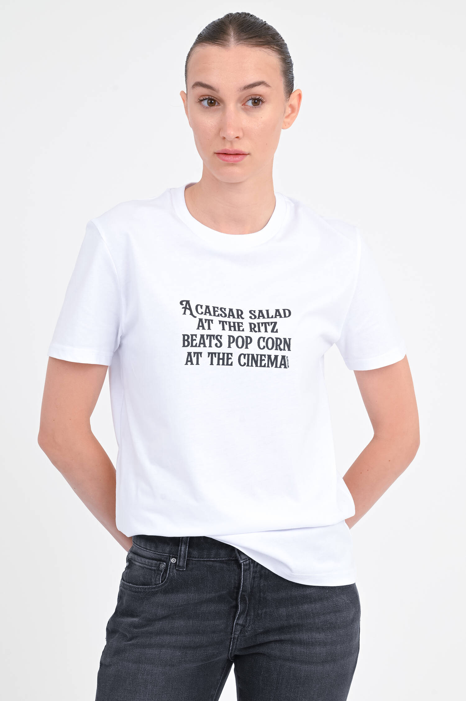 T-Shirt mit THE RITZ-Schriftzug in Weiß T-Shirt mit THE RITZ-Schriftzug in Weiß