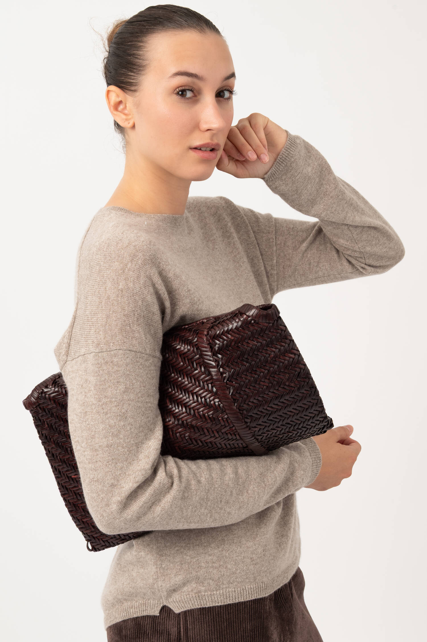 Geflochtene Leder-Clutch in Bordeauxrot Geflochtene Leder-Clutch in Bordeauxrot