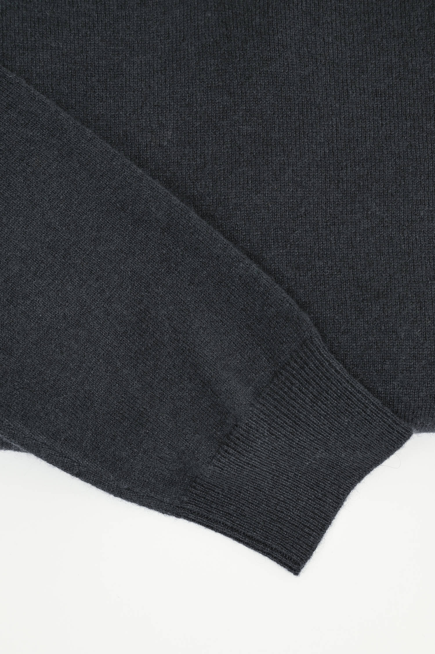 Cashmerepullover mit V-Neck in Anthrazit