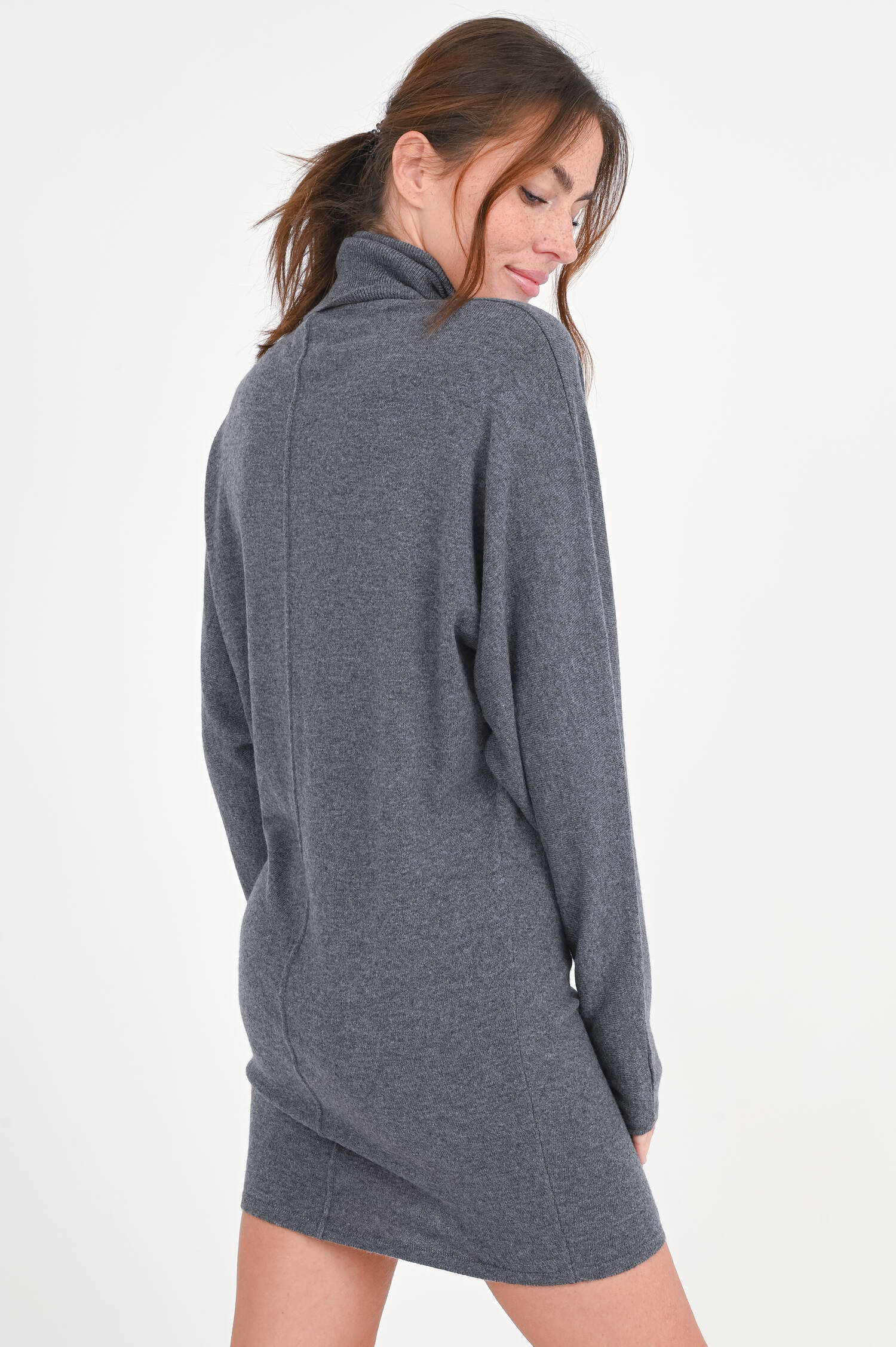 Rollkragen-Kleid ELLIONORA in Graphite Rollkragen-Kleid ELLIONORA in Graphite