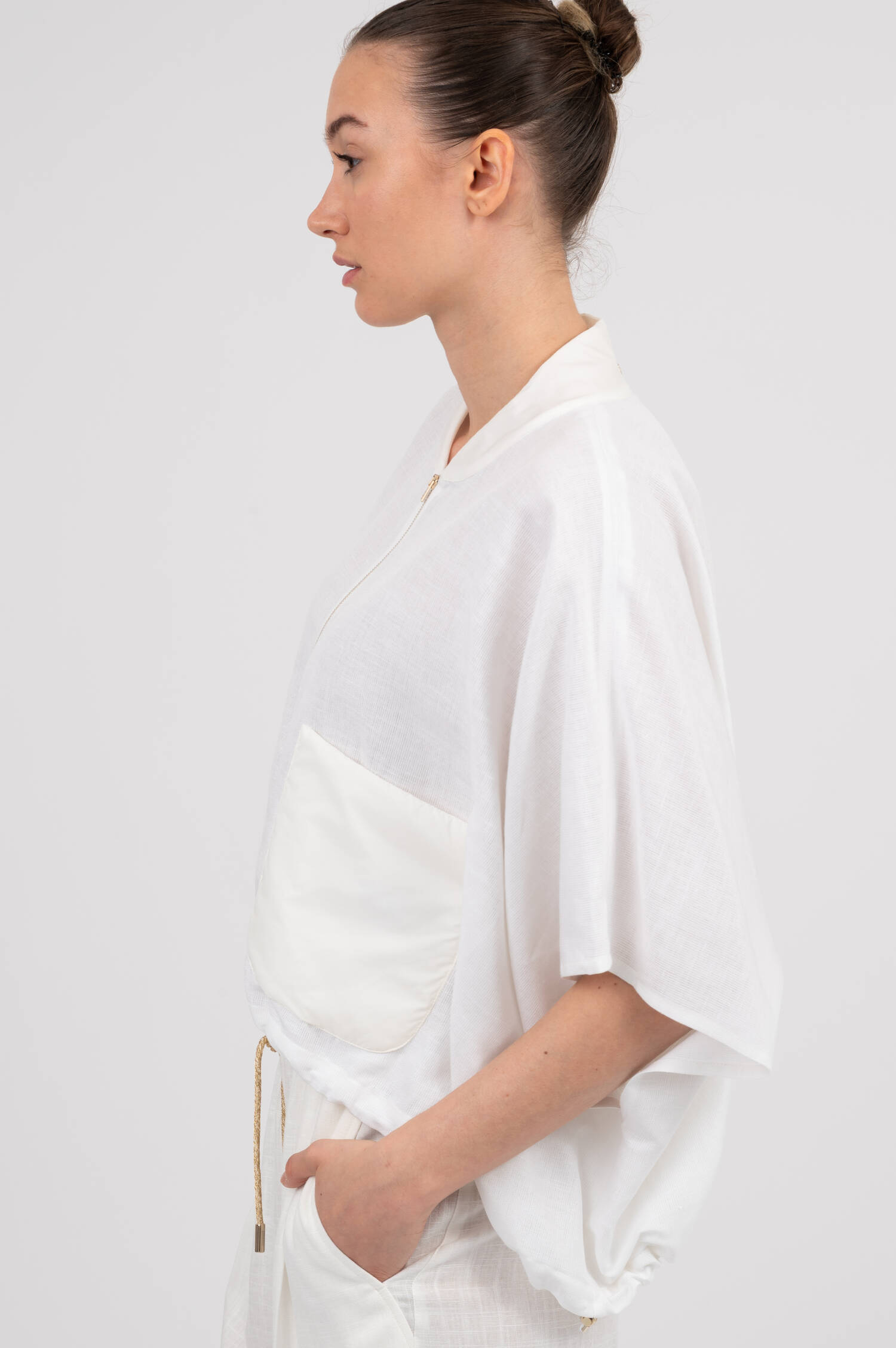 Ponchomantel aus Seiden-Leinenmix in Weiß