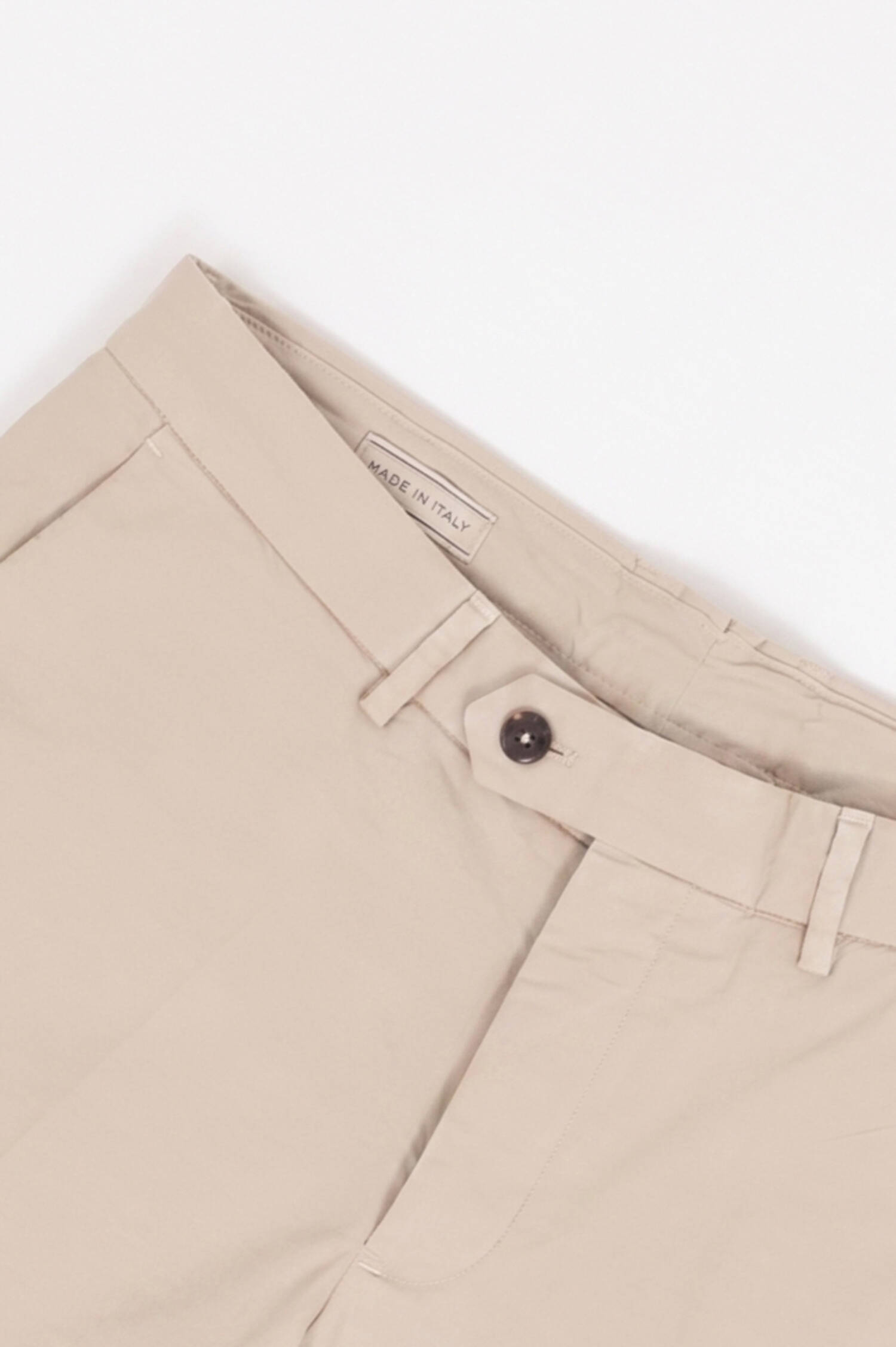 Bermuda Chino in Beige