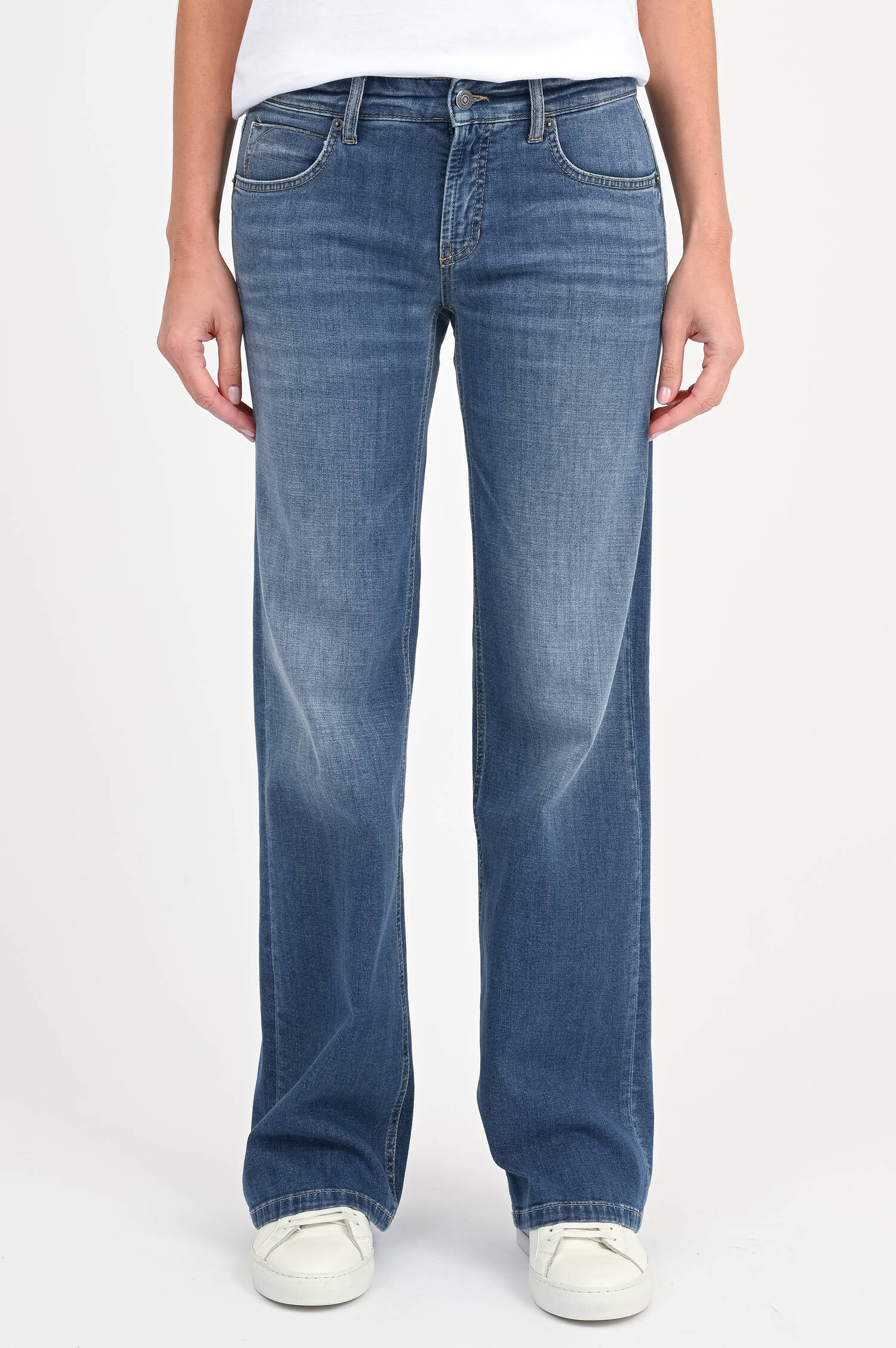 Jeans mit ausgestelltem Bein in Mittelblau