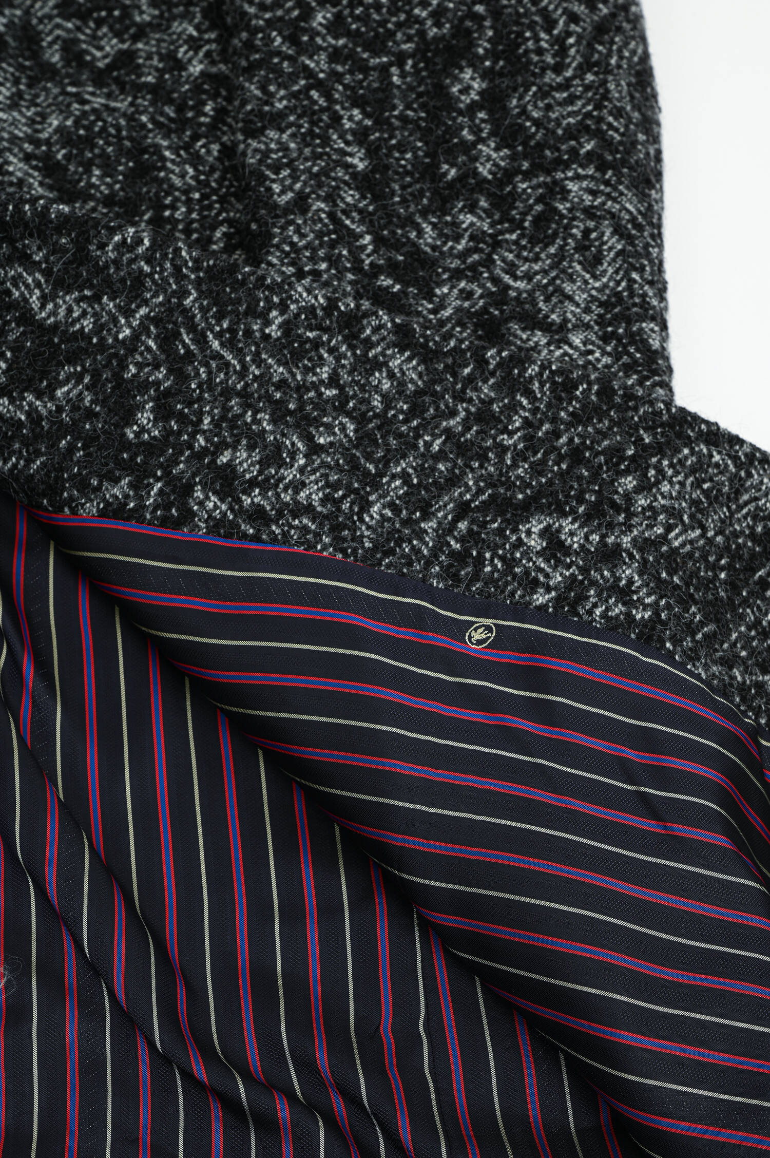 Bouclé-Mantel in Grau/Schwarz Bouclé-Mantel in Grau/Schwarz