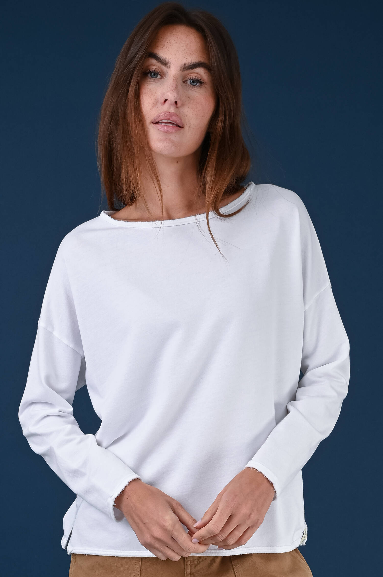 Sweater mit U-Boot Ausschnitt in Weiß