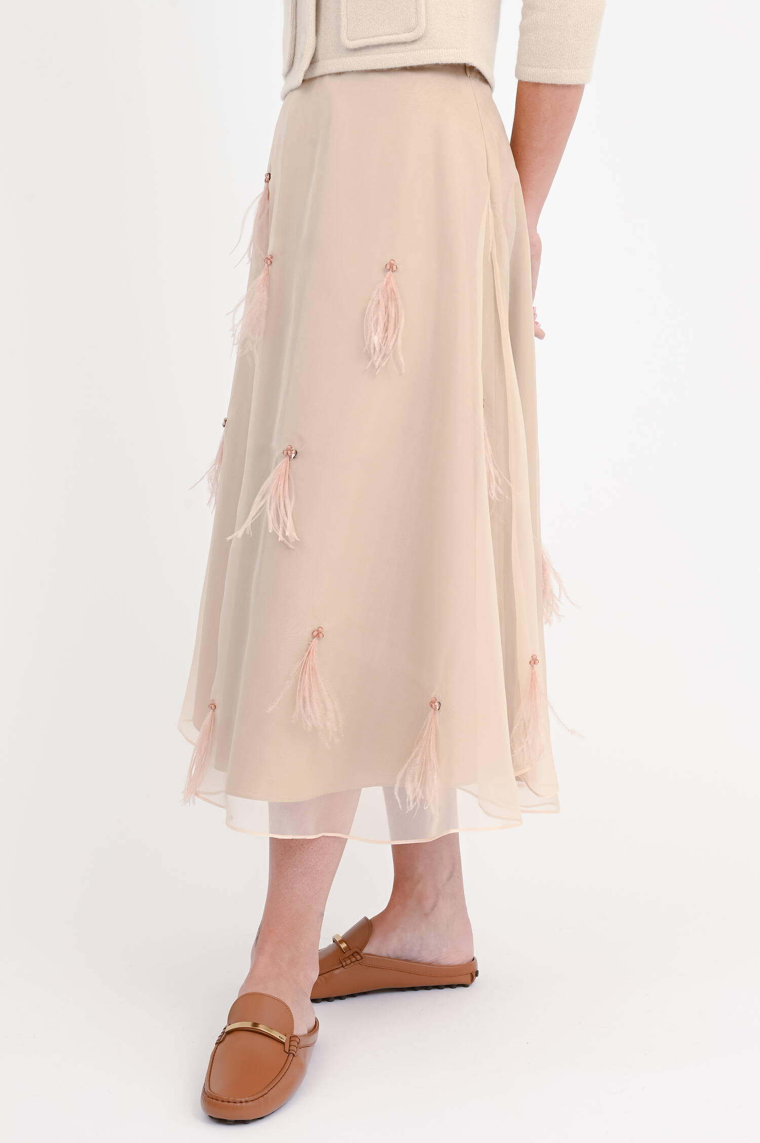 Seiden-Midi-Rock mit Federn in Soft Tan