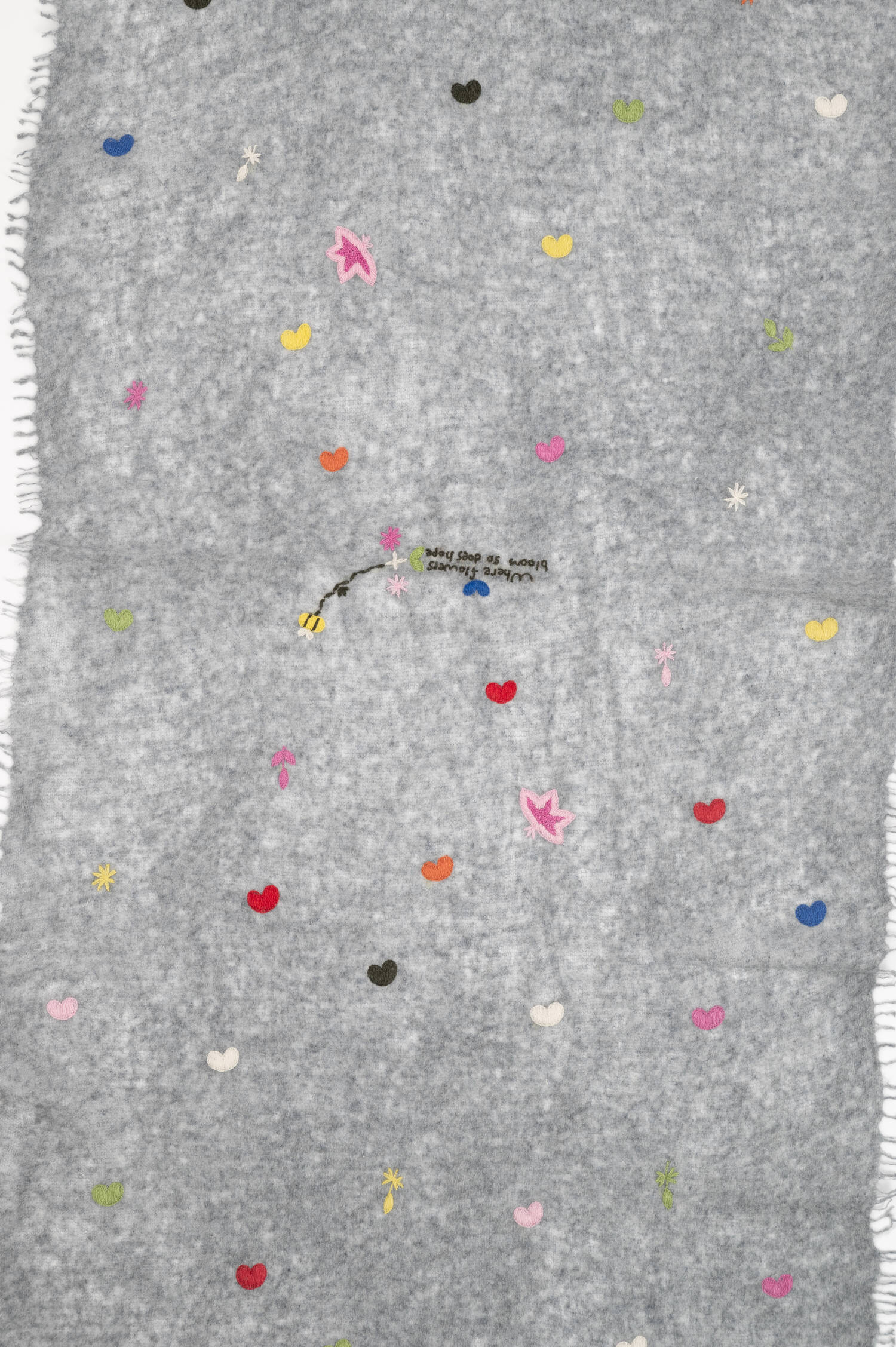 Cashmere Schal mit Herz-Stick in Grau Cashmere Schal mit Herz-Stick in Grau