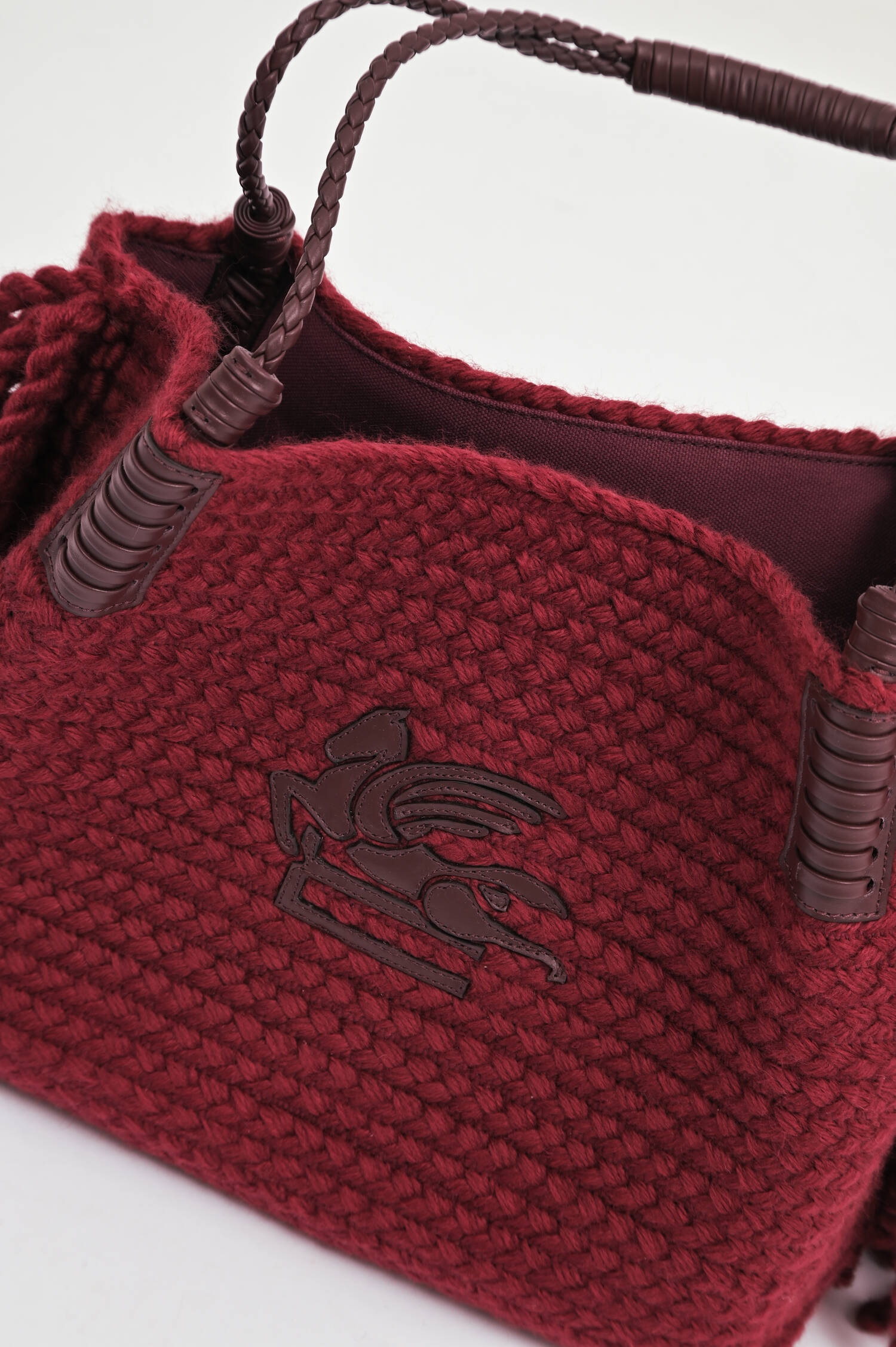 Gestrickter Shopper mit Pegasus-Logo in Bordeaux Gestrickter Shopper mit Pegasus-Logo in Bordeaux