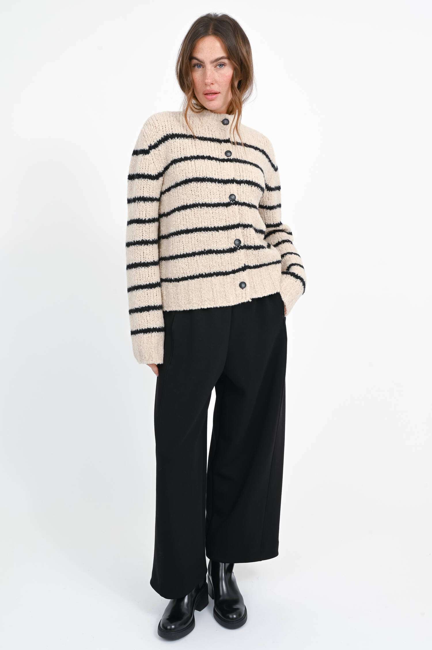 Woll-Strickweste mit Streifen in Creme/Schwarz Woll-Strickweste mit Streifen in Creme/Schwarz