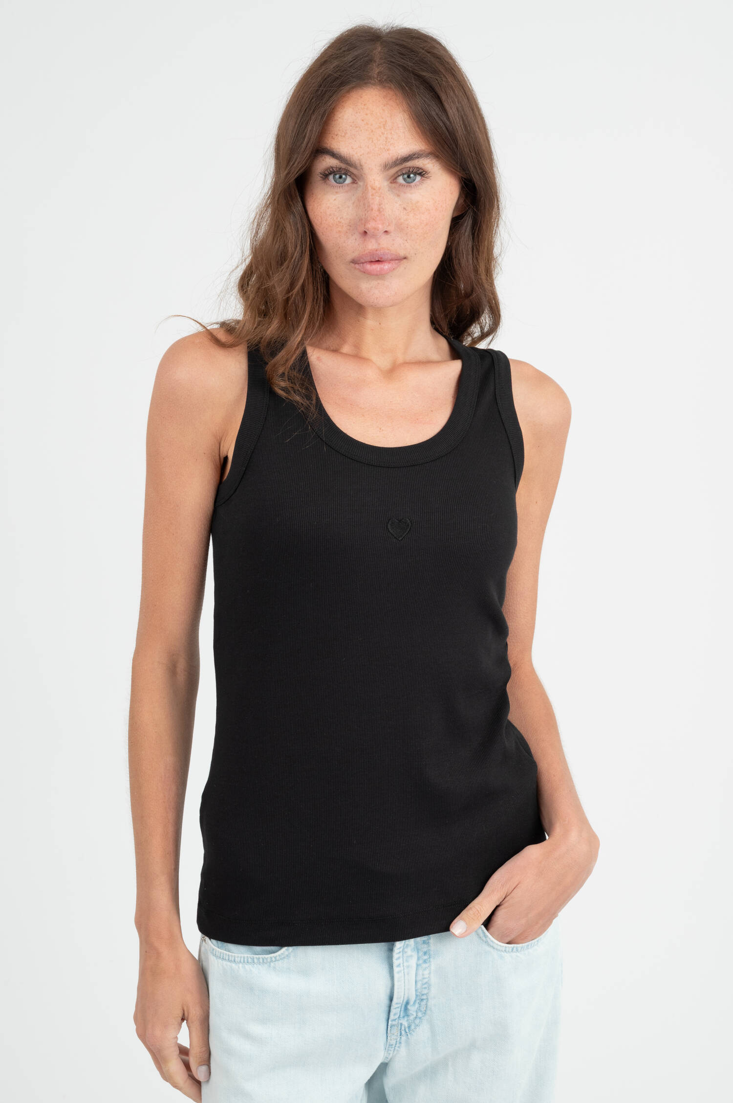 Tanktop mit Herz-Stickerei in Schwarz