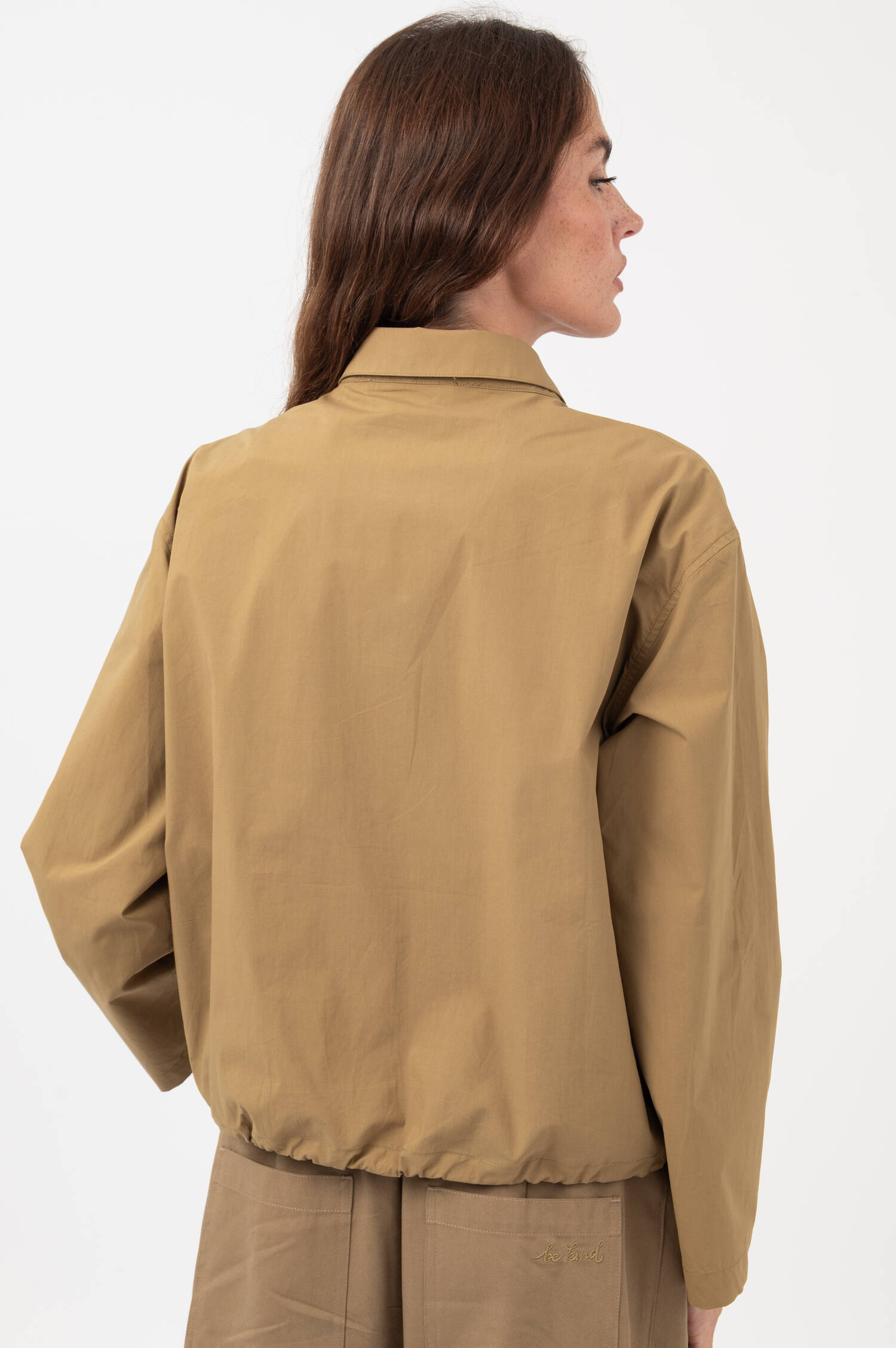 Bluse mit Strasssteinen in Olive