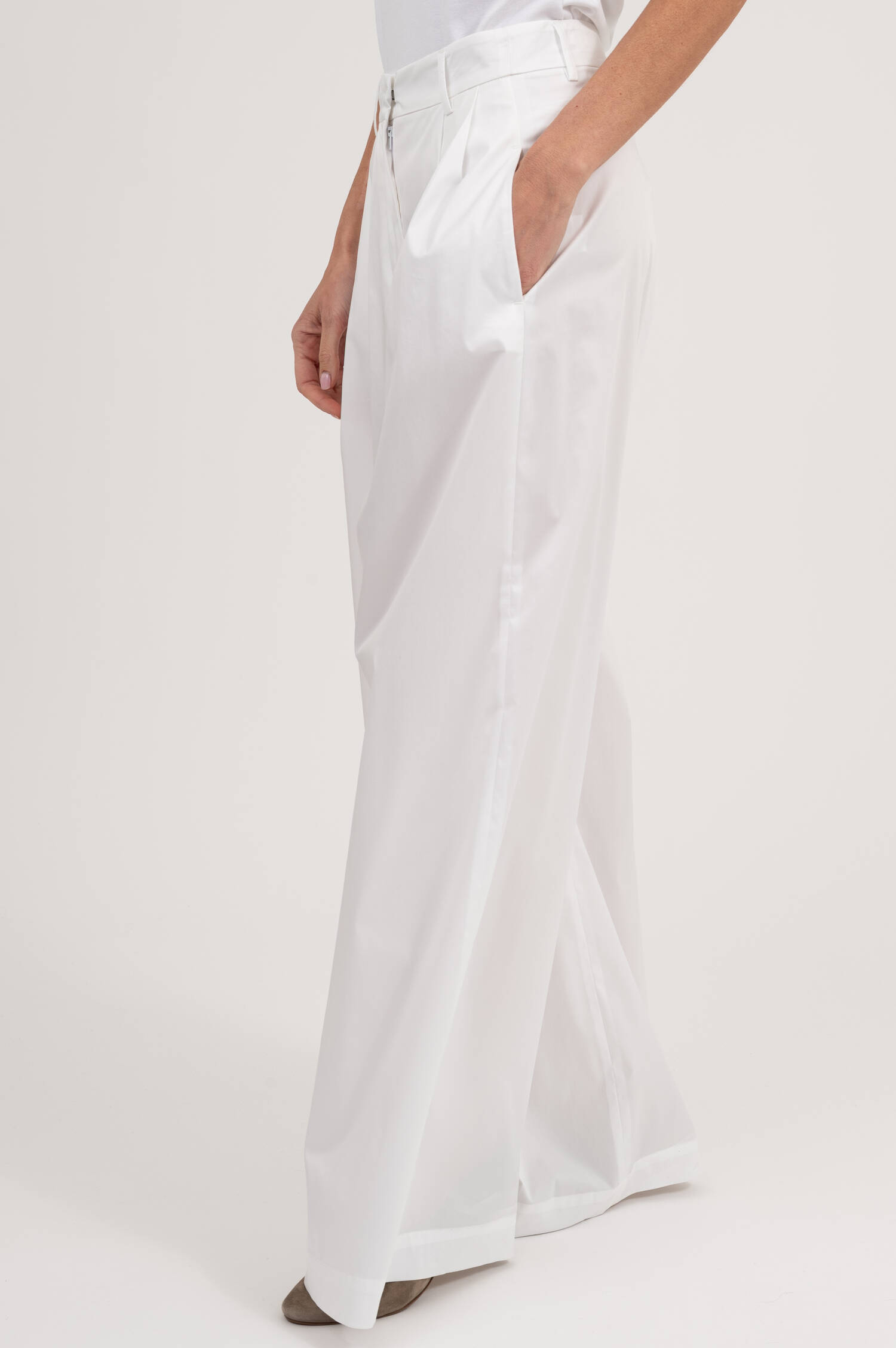 Hose mit weitem Bein in Weiß Hose mit weitem Bein in Weiß
