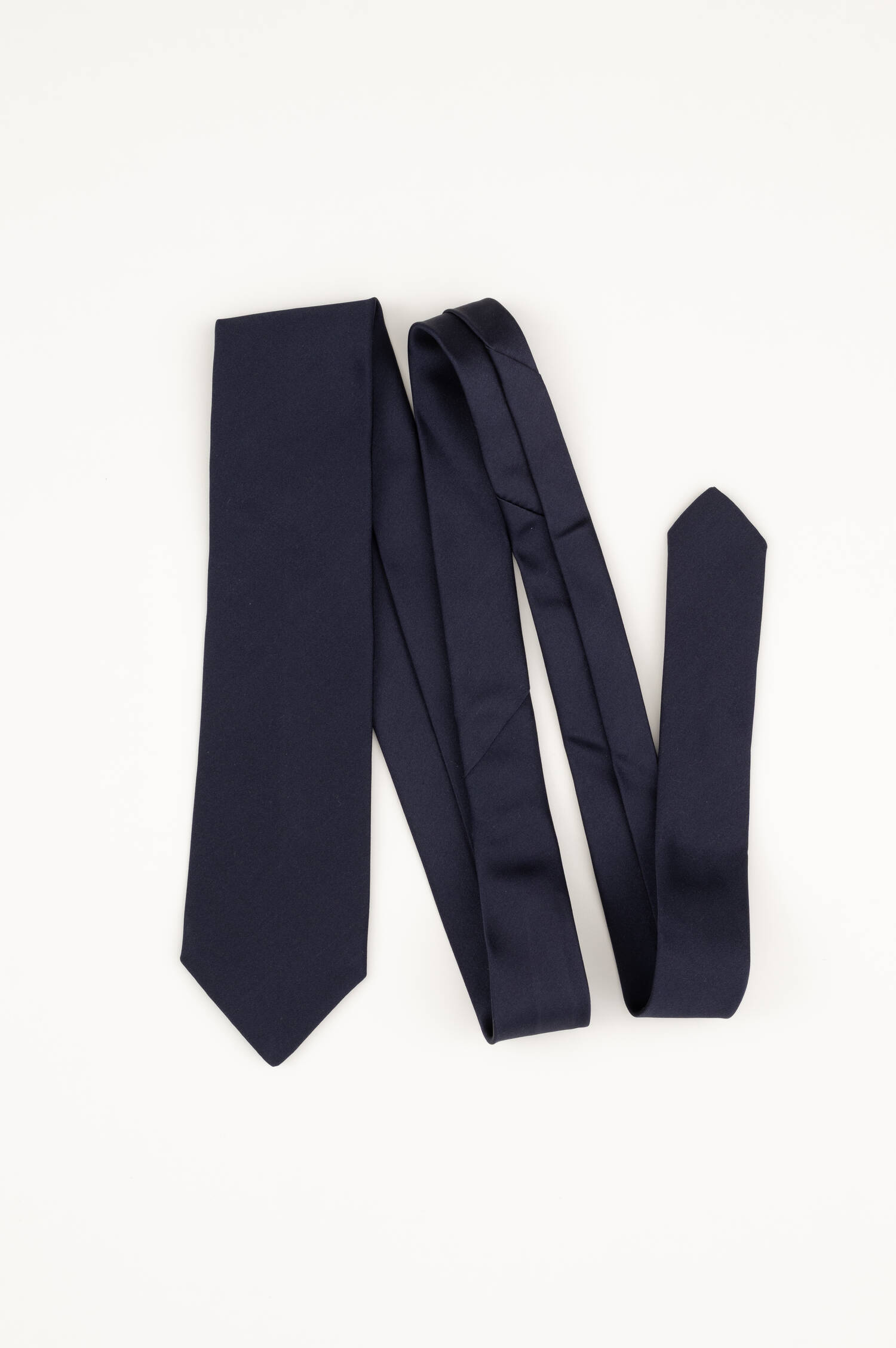 Krawatte aus Seide in Navyblau Krawatte aus Seide in Navyblau