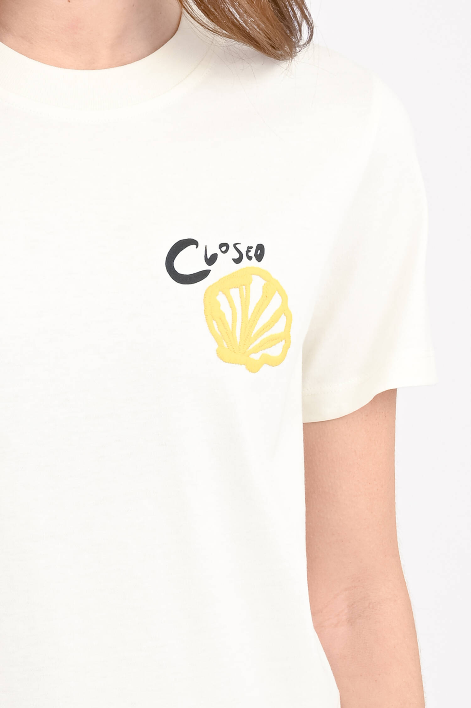 T-Shirt mit Muschel-Stickerei in Ivory