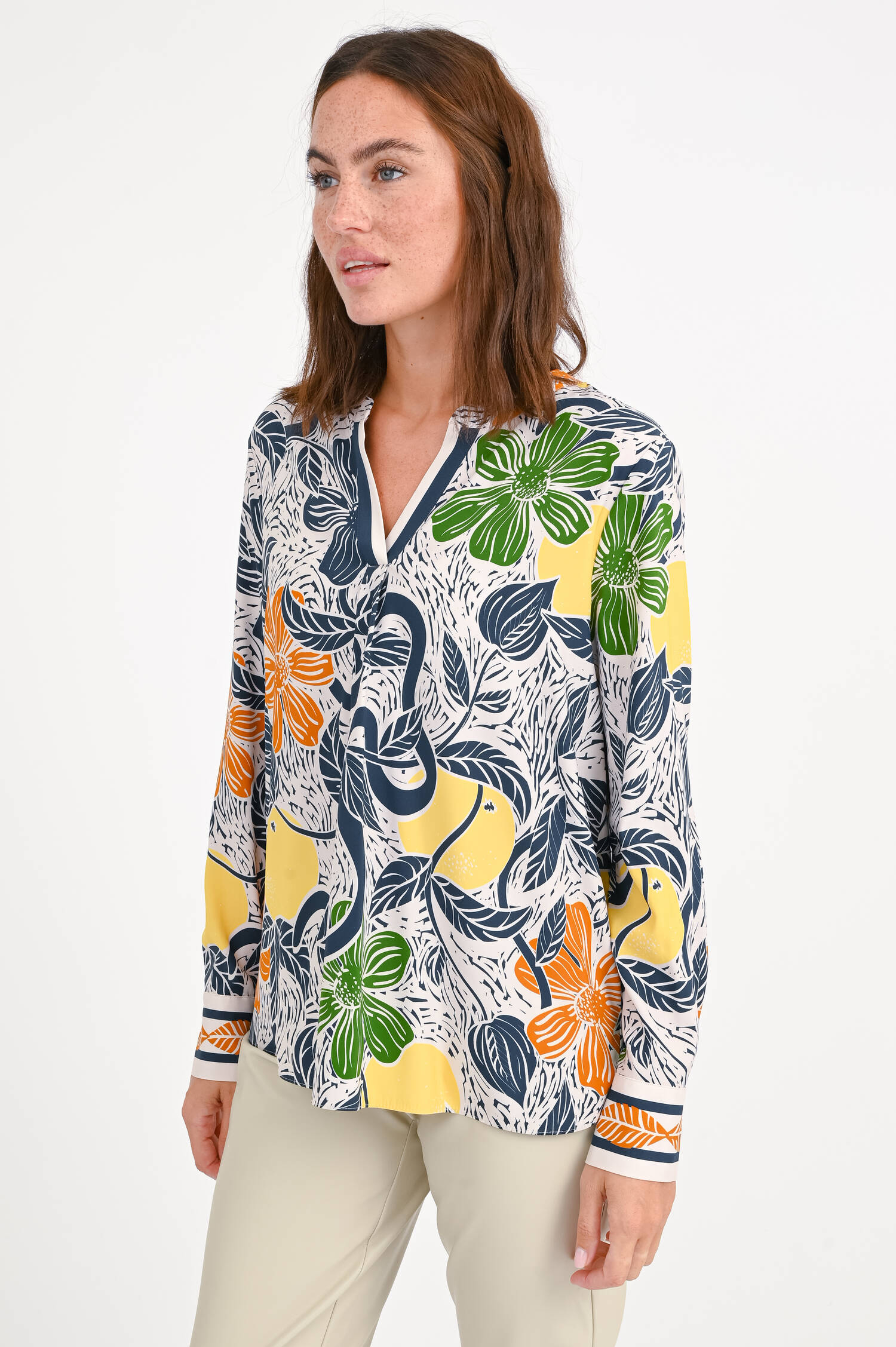 Seidenbluse mit Blumen in Multicolor Seidenbluse mit Blumen in Multicolor
