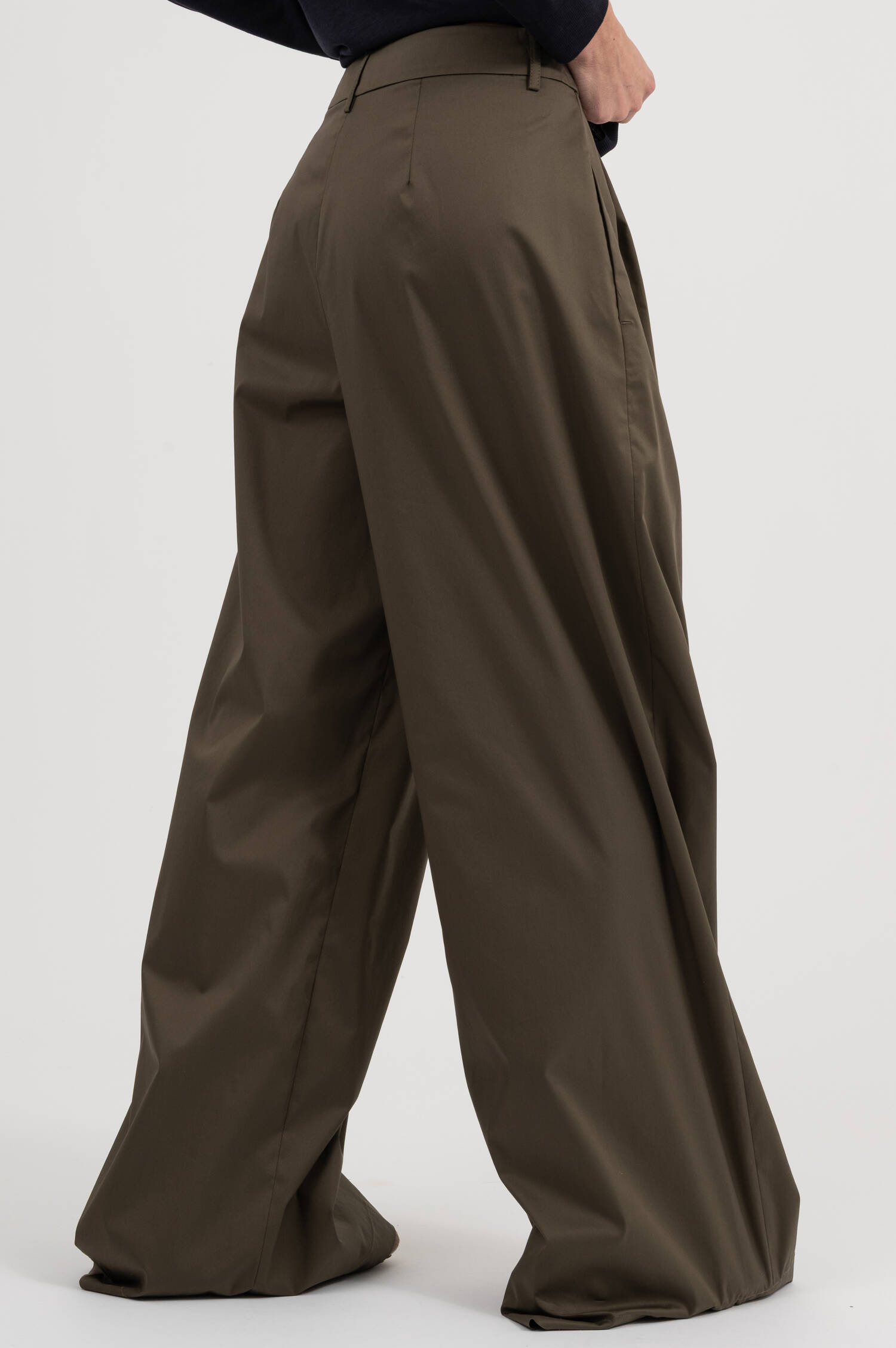 Hose mit weitem Bein in Oliv