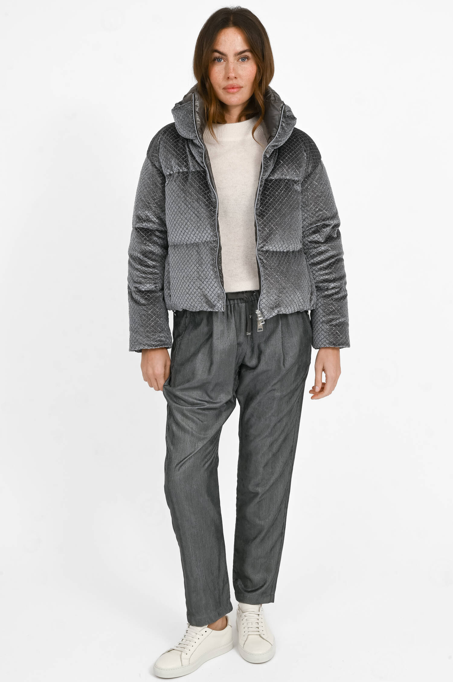 Daunenjacke mit Pailletten in Chromgrau Daunenjacke mit Pailletten in Chromgrau