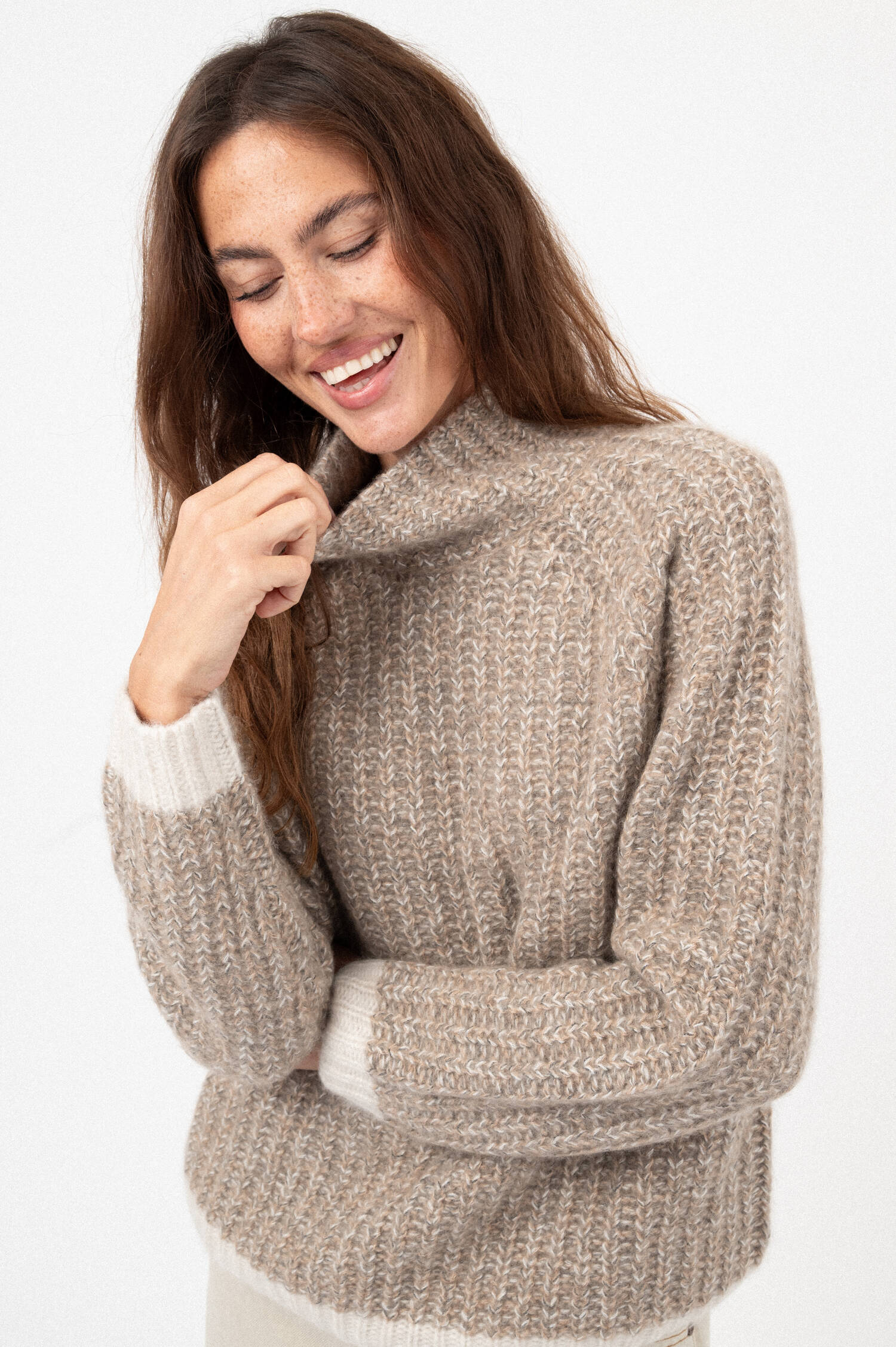Stehkragen-Raglan-Pullover in Braun meliert