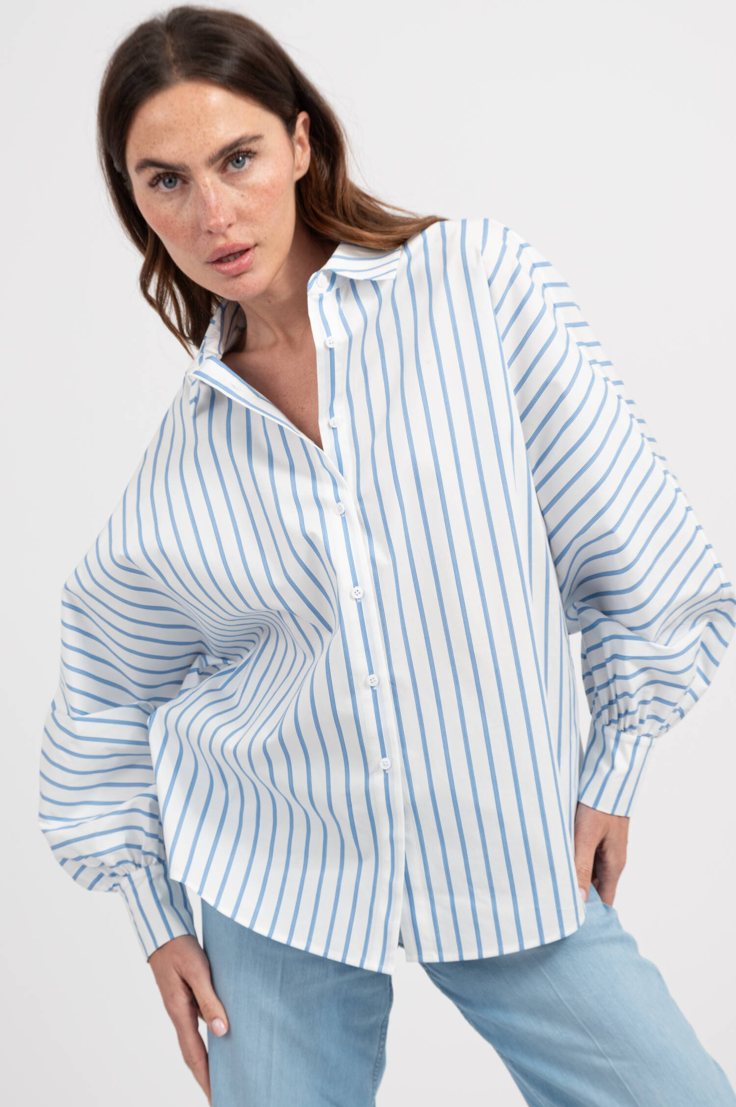 Bluse mit Dolmanärmel in Blau/Weiß