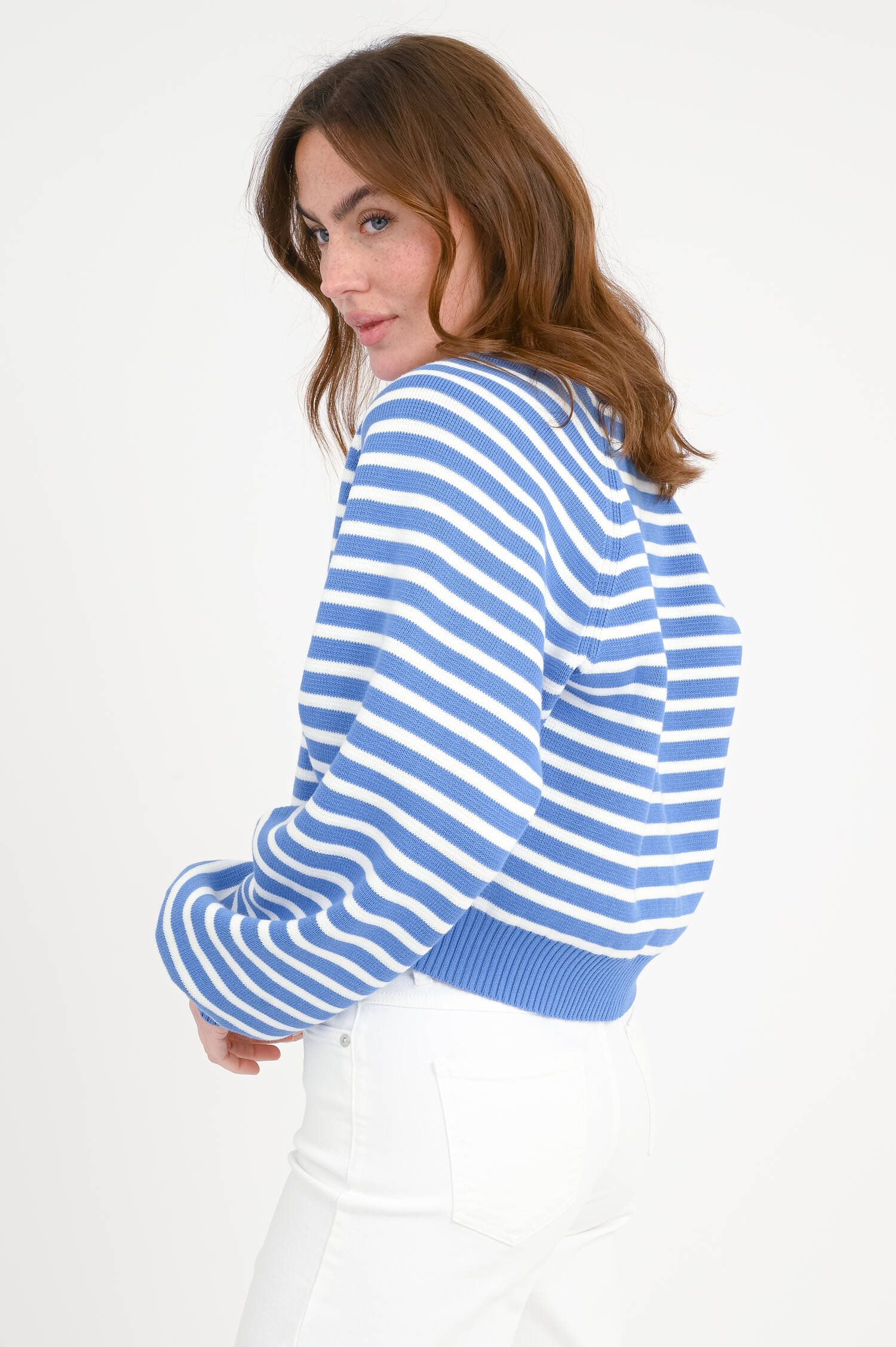 Gestreifte Strickweste aus Baumwolle in Blau/Weiß
