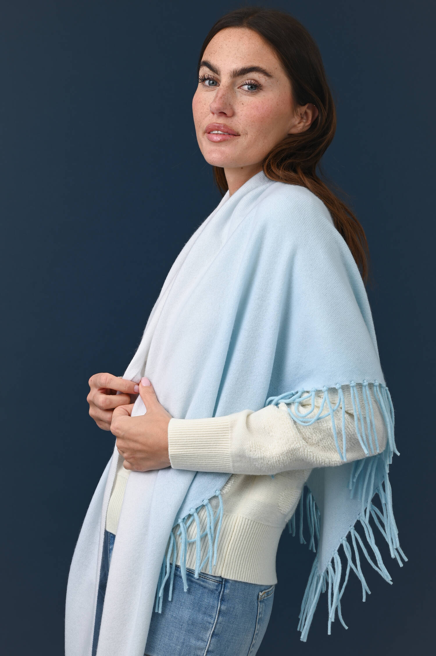 Dreieckstuch aus Woll-Cashmere in Aquablau