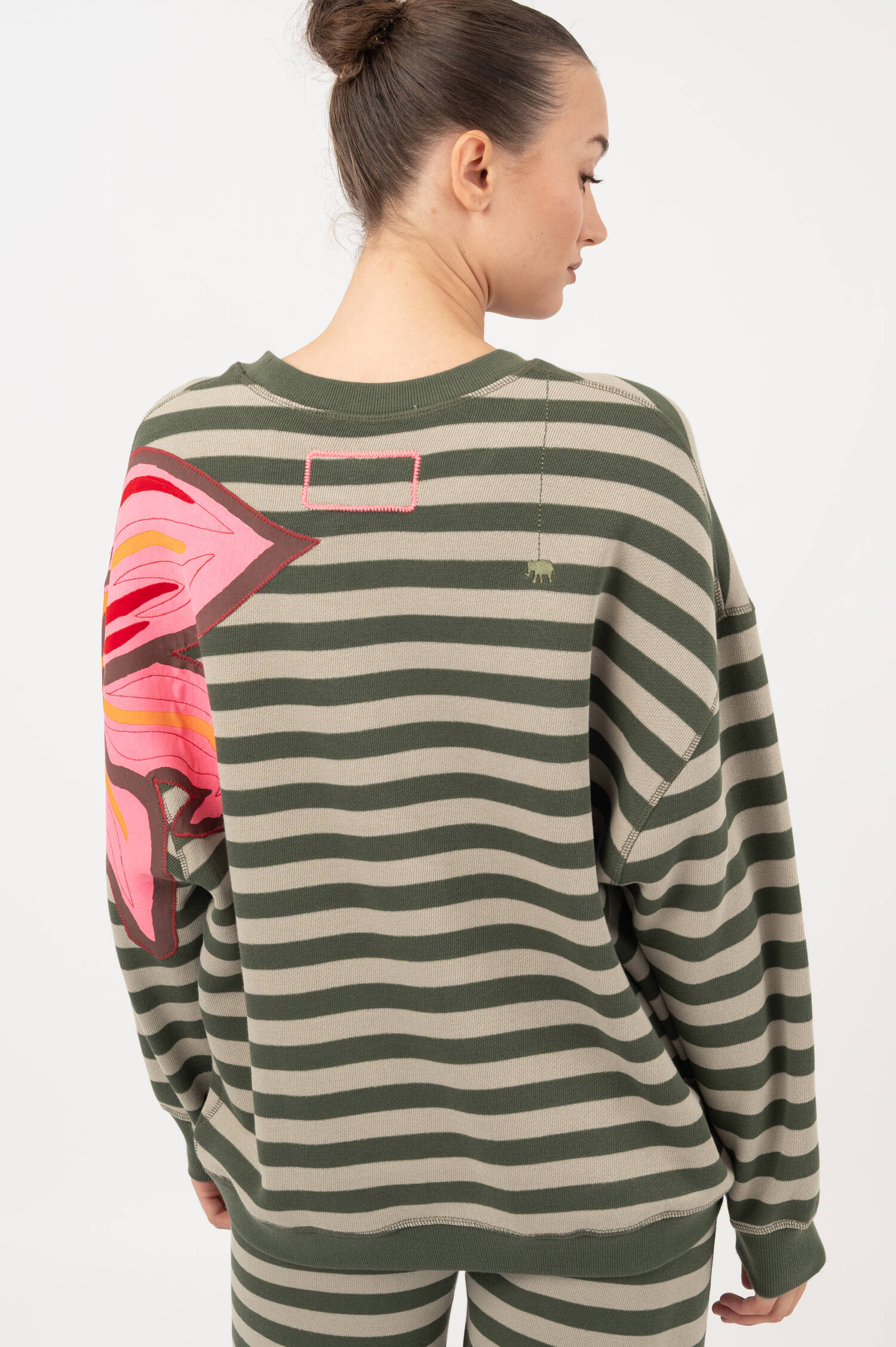 Inside-Out Sweater HONI in Grün/Pink Inside-Out Sweater HONI in Grün/Pink