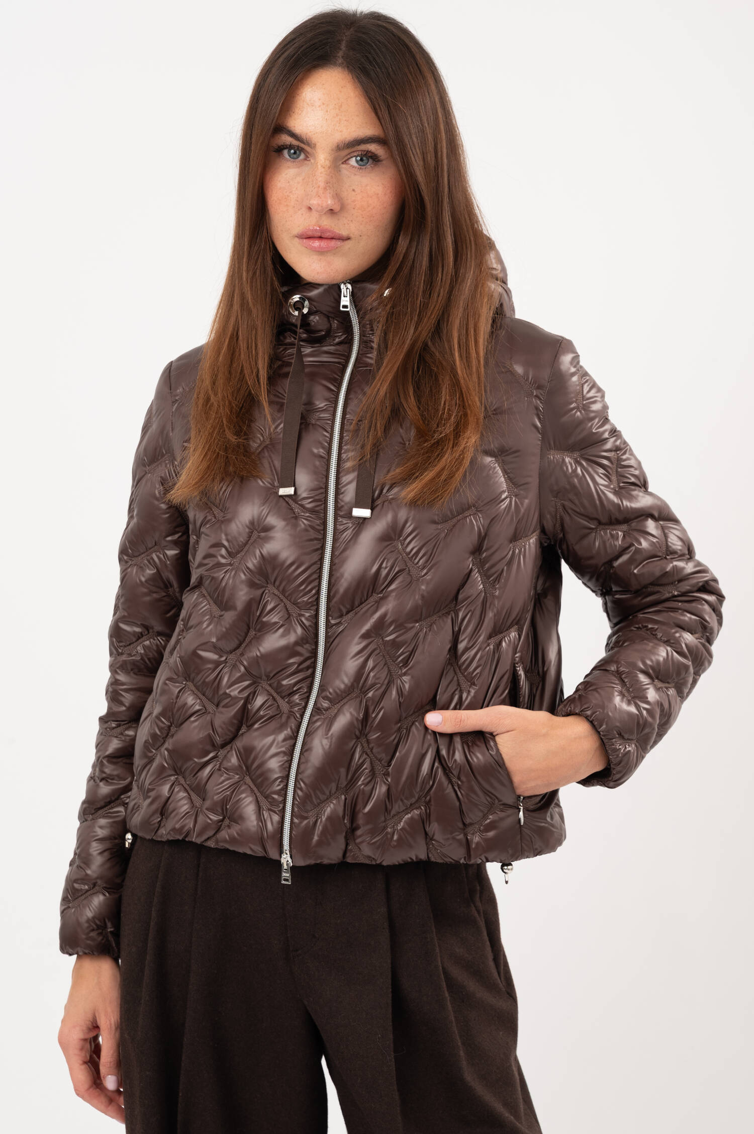 Leichte Daunenjacke in Braun