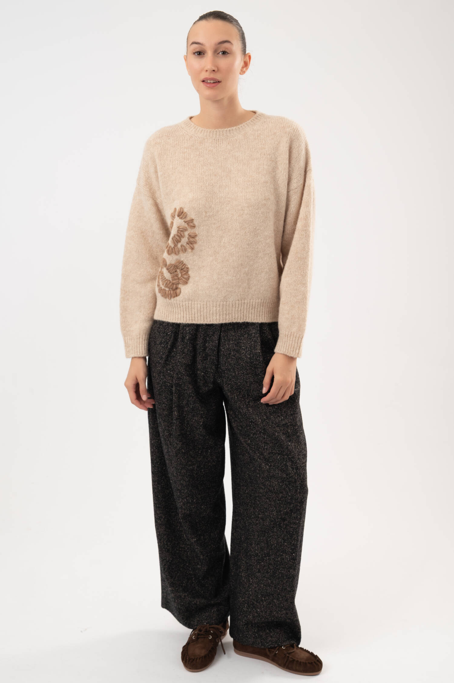 Alpaka-Mix-Pullover mit Blumenstickerei in Beige