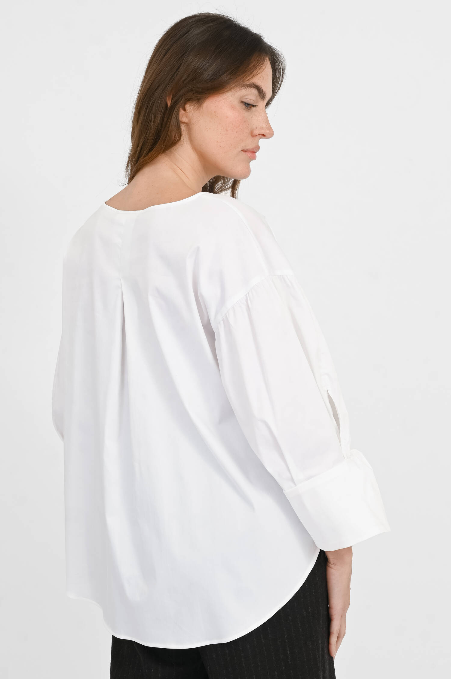 Bluse mit stylischem Arm in Weiß Bluse mit stylischem Arm in Weiß