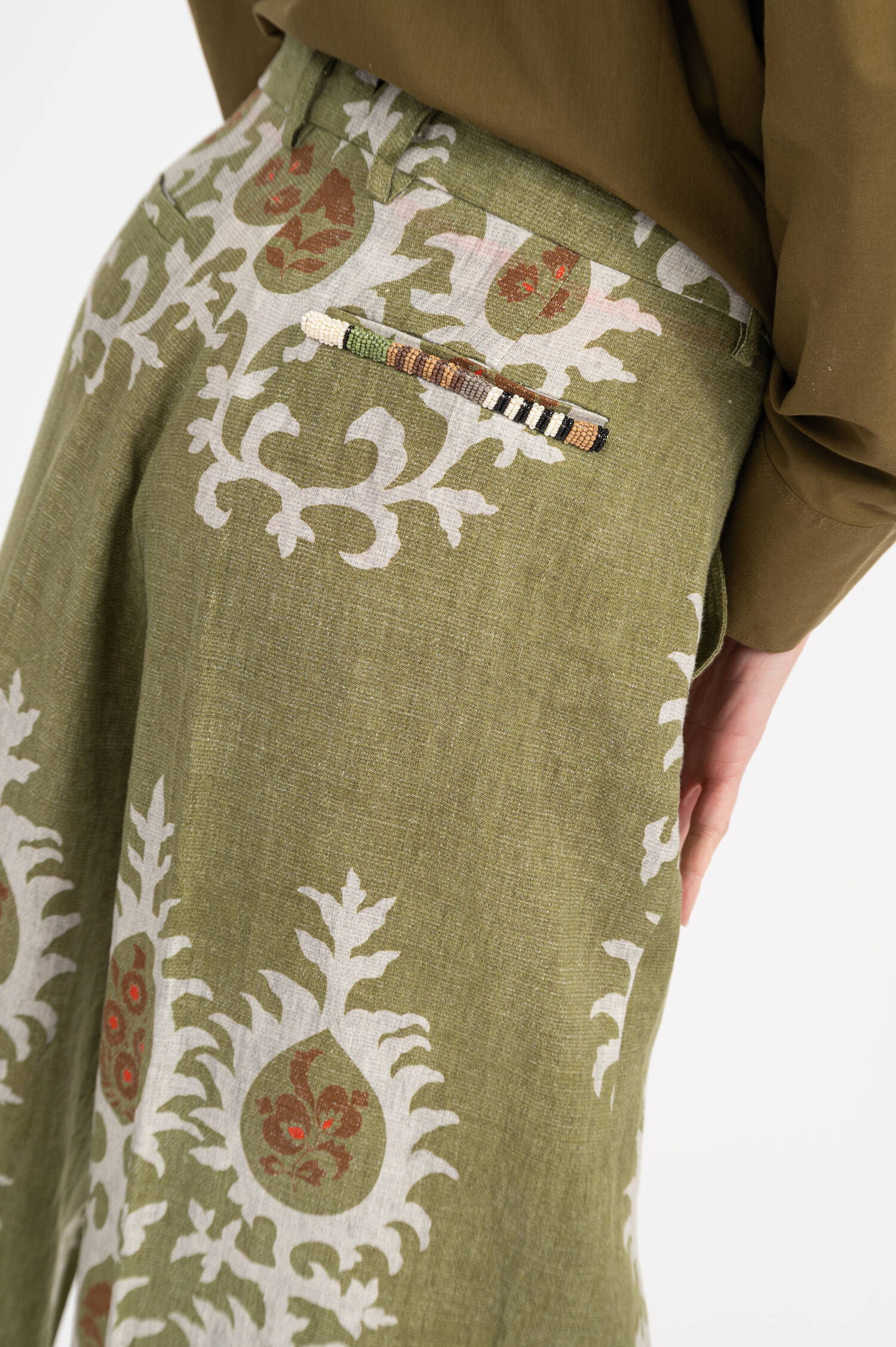 Leinenhose mit Print in Olivgrün