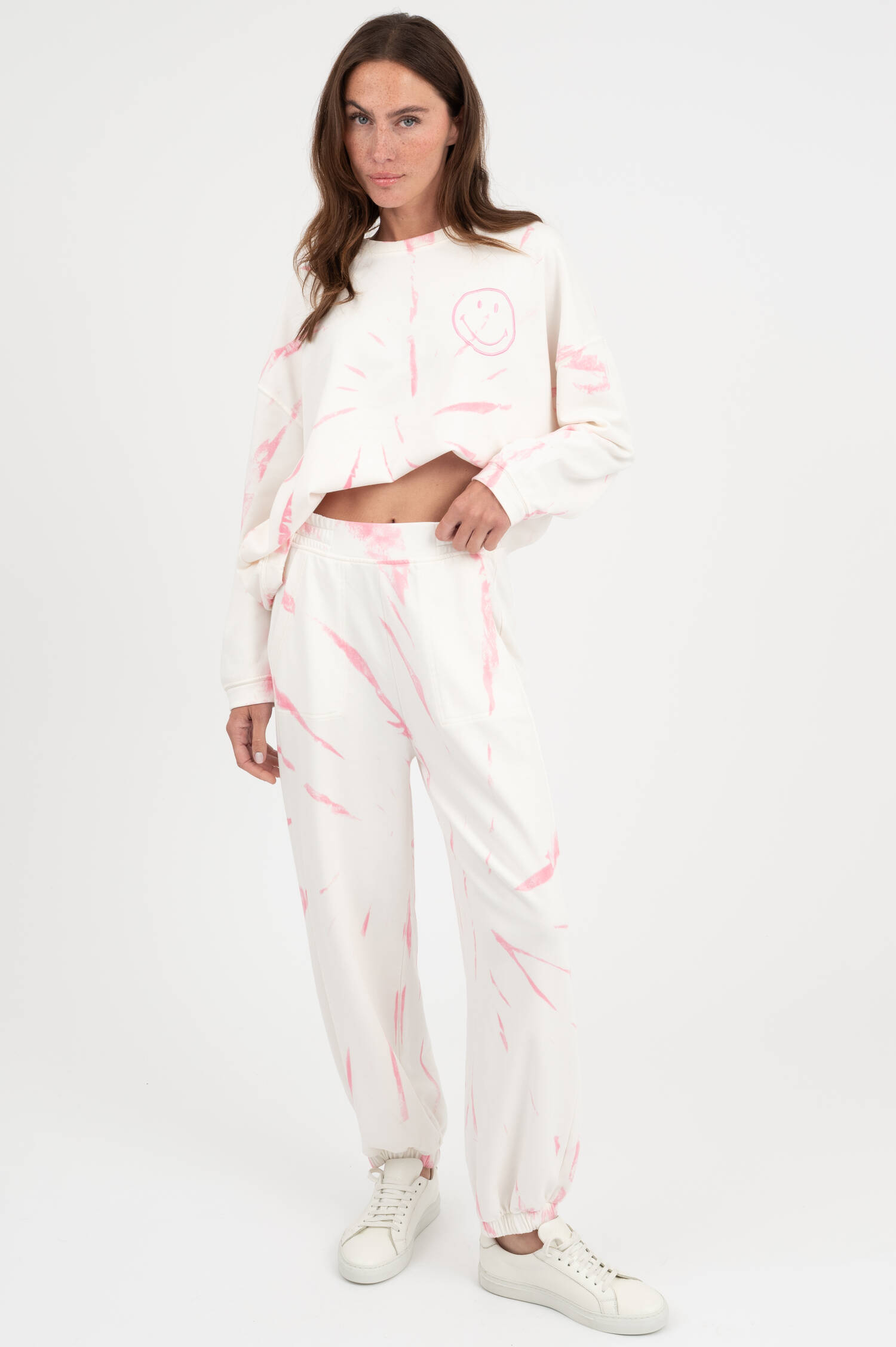 Jogginghose mit Batik-Muster in Weiß/Pink