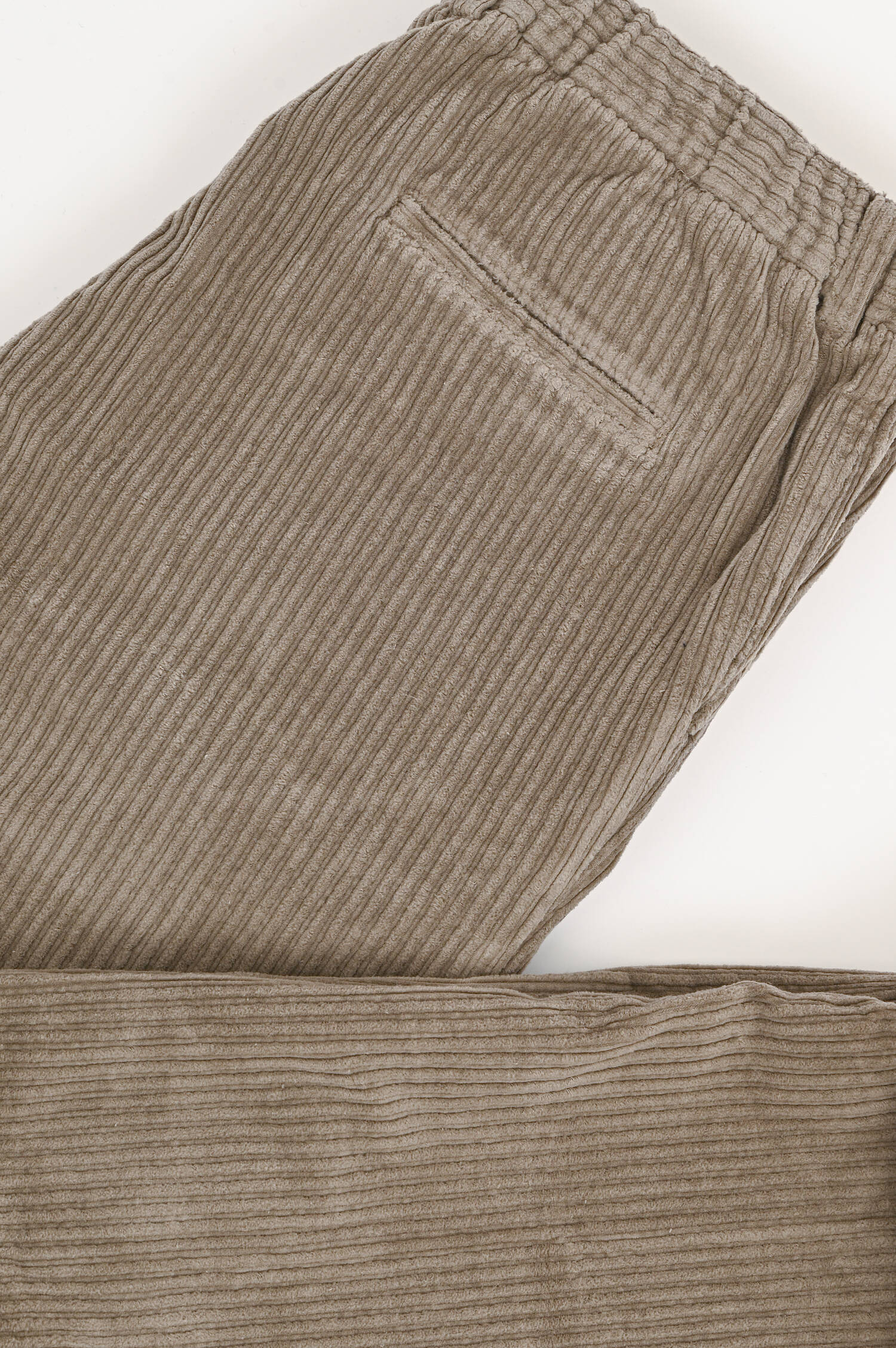 Breitcordhose in Taupe Breitcordhose in Taupe