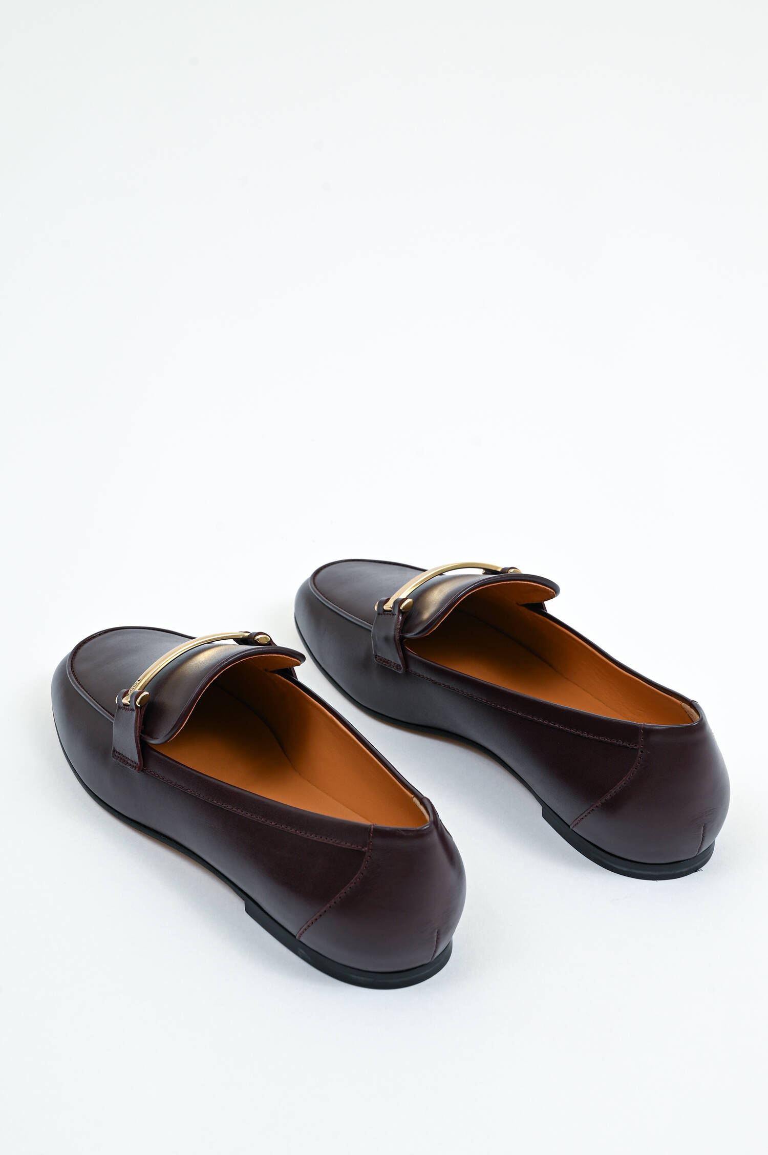 Leder-Loafer mit Metall-Riemen in Aubergine