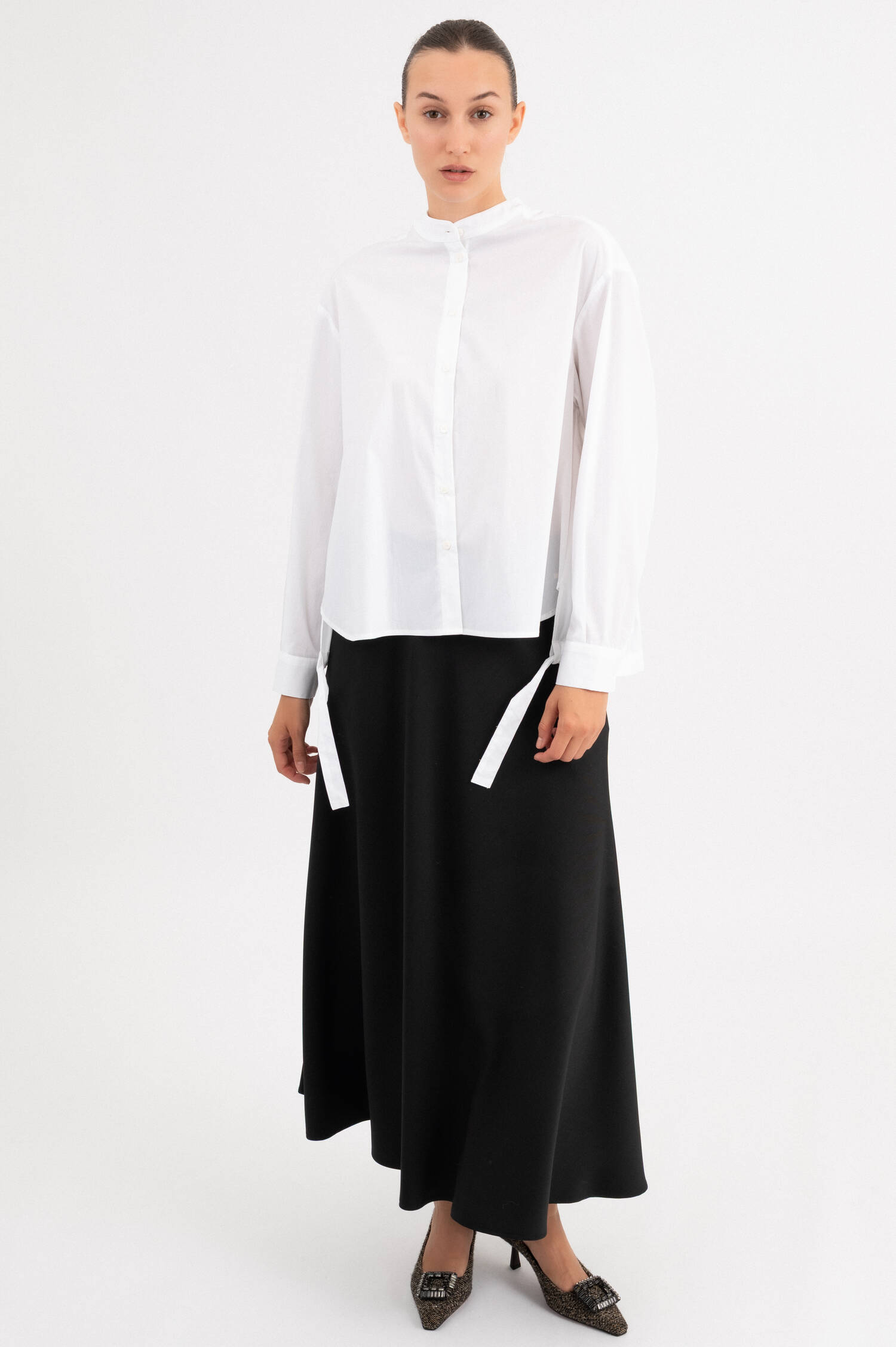 Bluse mit Rückfalten in Weiß Bluse mit Rückfalten in Weiß